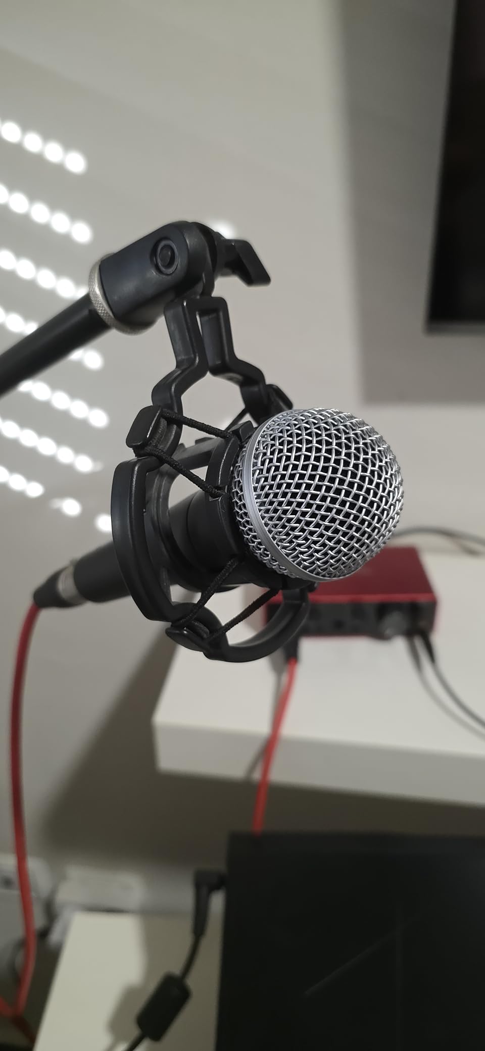 Shure SM58-LC Dynamic Vocal Microphone - Professional Handheld Cardioid XLR Mic for Singing, Live Performance, Studio Recording, Podcast & Broadcast customer photo 1