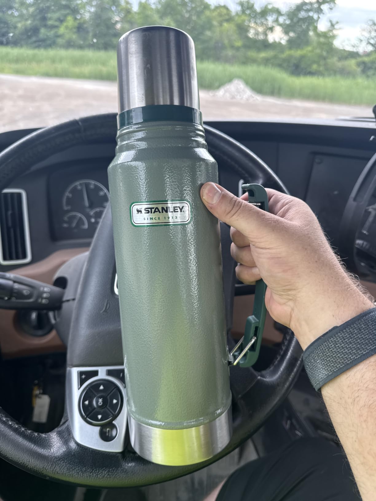 Stanley Heritage Classic Vacuum Bottle with Handle 1.1 qt, Wide Mouth with Leakproof Cup Lid, Hammertone Green customer photo 1