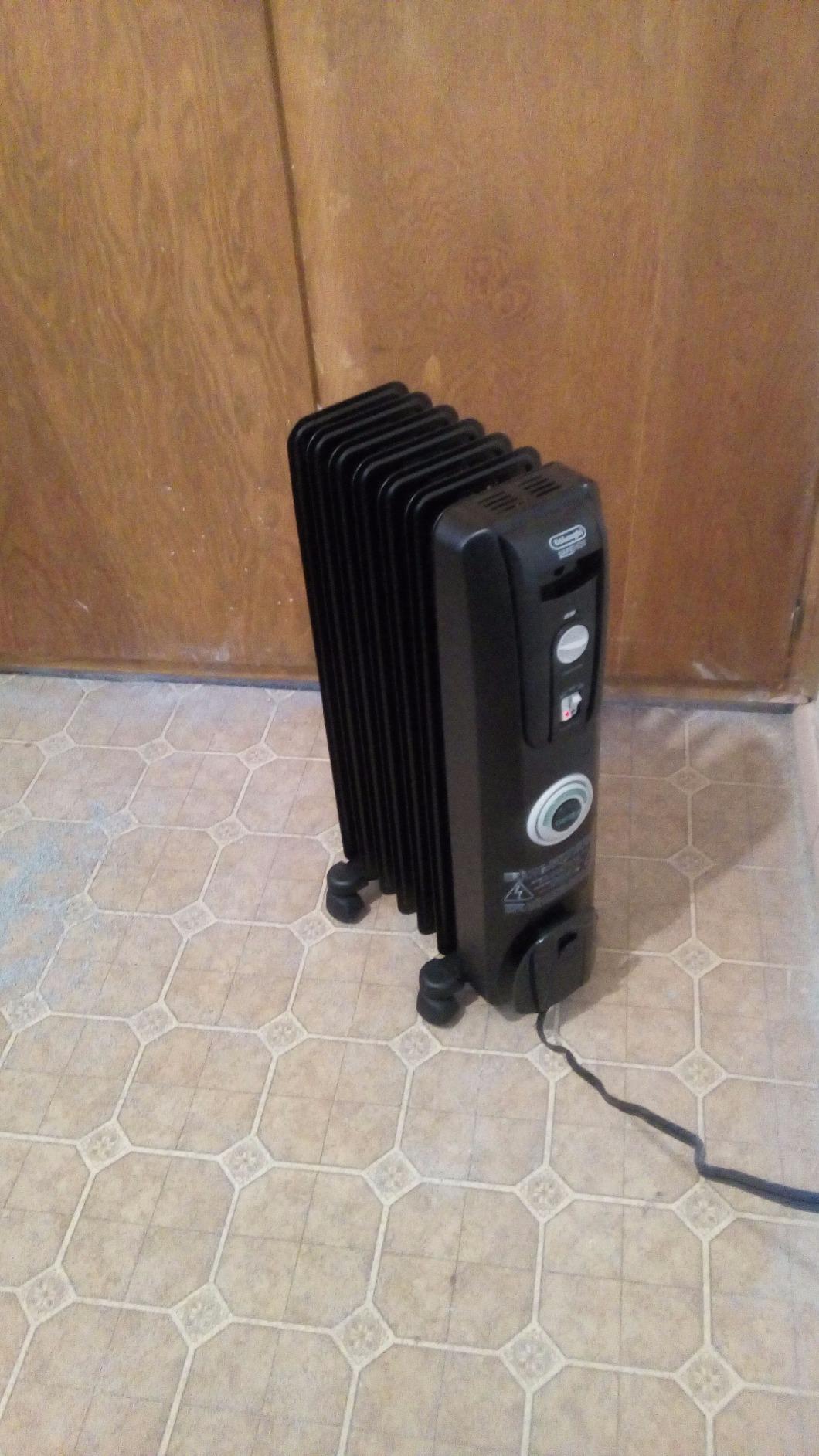 De'Longhi Oil Filled Radiator Heater, 1500W Electric Space Heater for Indoor Use, Portable Room Heater, Energy Saving, EW7707CM customer photo 1