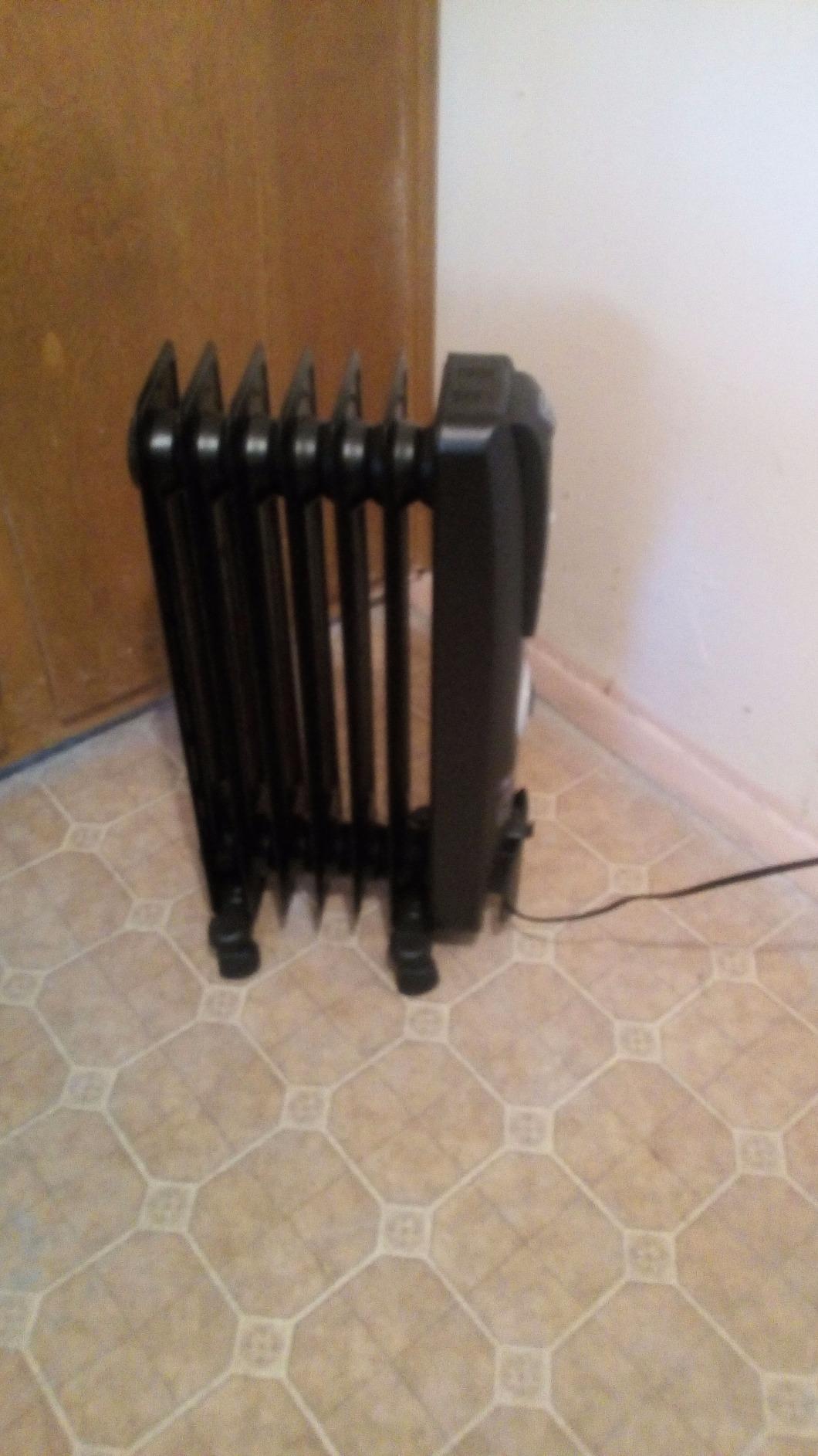 De'Longhi Oil Filled Radiator Heater, 1500W Electric Space Heater for Indoor Use, Portable Room Heater, Energy Saving, EW7707CM customer photo 2