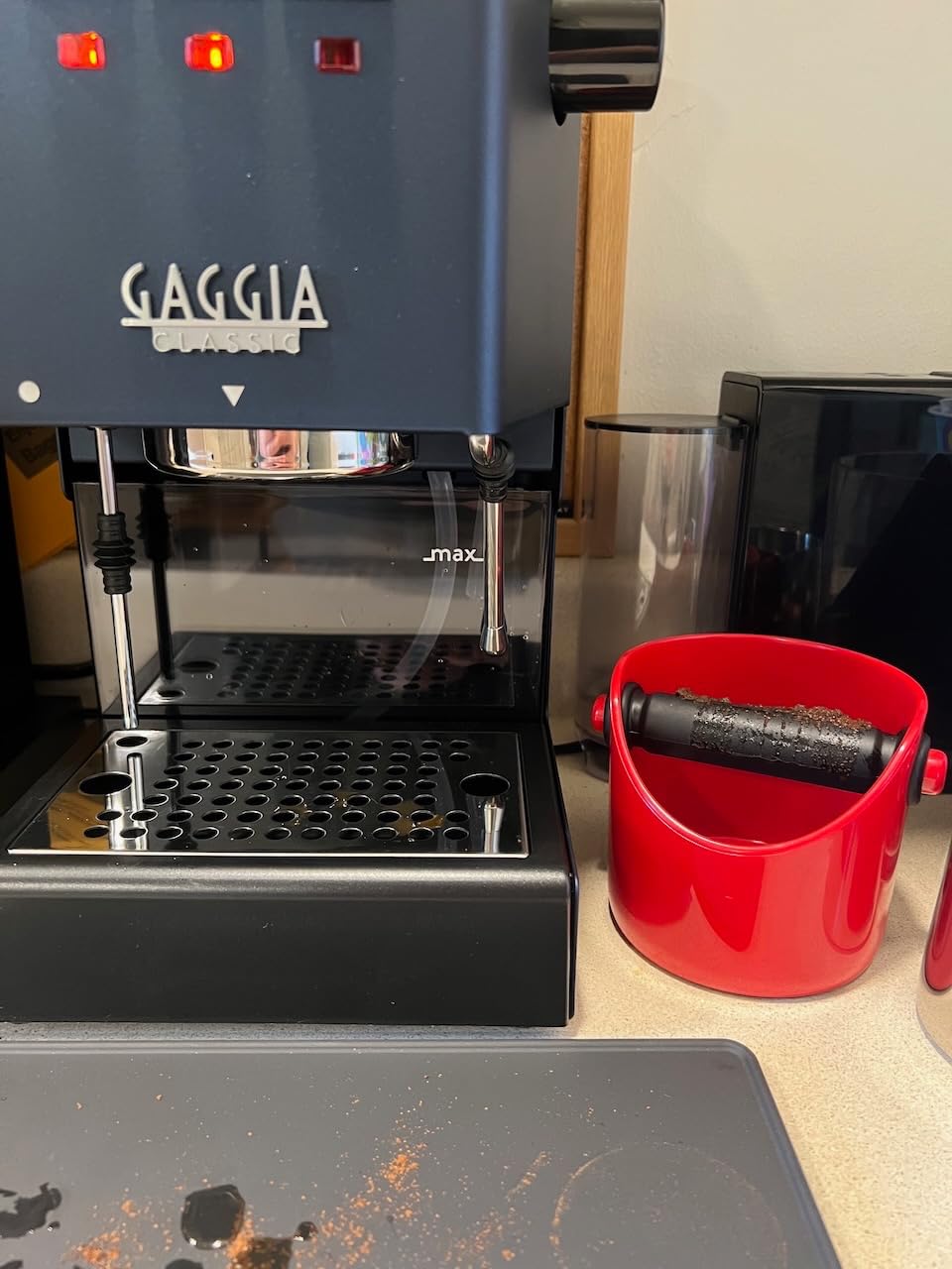 Dreamfarm Grindenstèin Sturdy, Compact, Modern Space-Saving Espresso Coffee Grind Knock Box - Silver customer photo 1