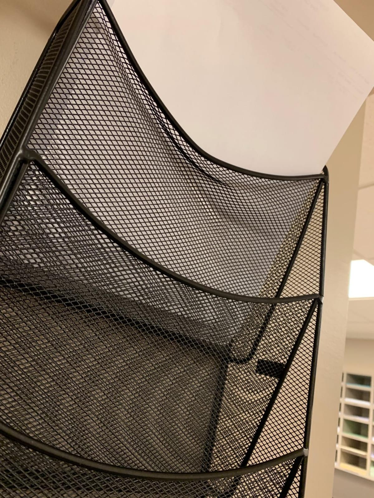 Safco Onyx Mesh Magazine Holder, Display Rack with 10 Pockets, Brochure Organizer, Commercial-Grade Steel Construction, Black customer photo 1