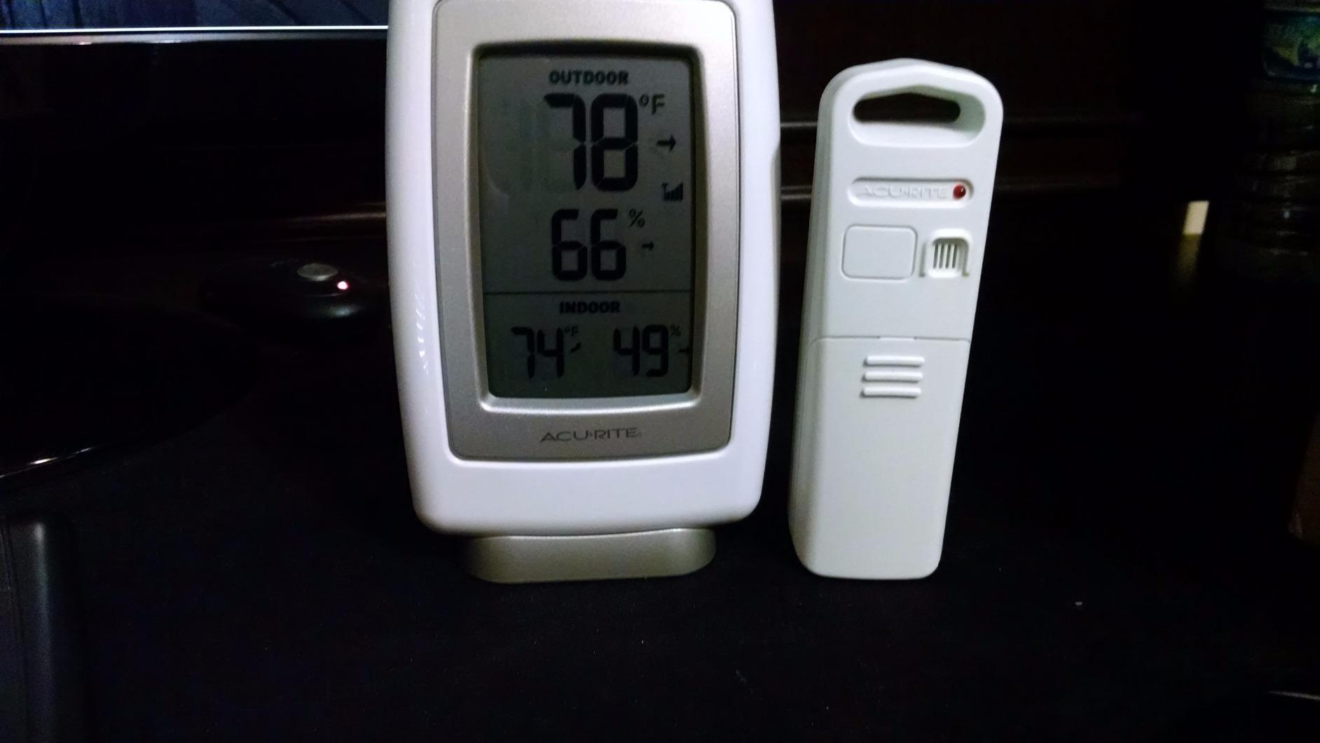 AcuRite 00611 Indoor Outdoor Thermometer with Wireless Temperature Sensor & Hygrometer customer photo 2