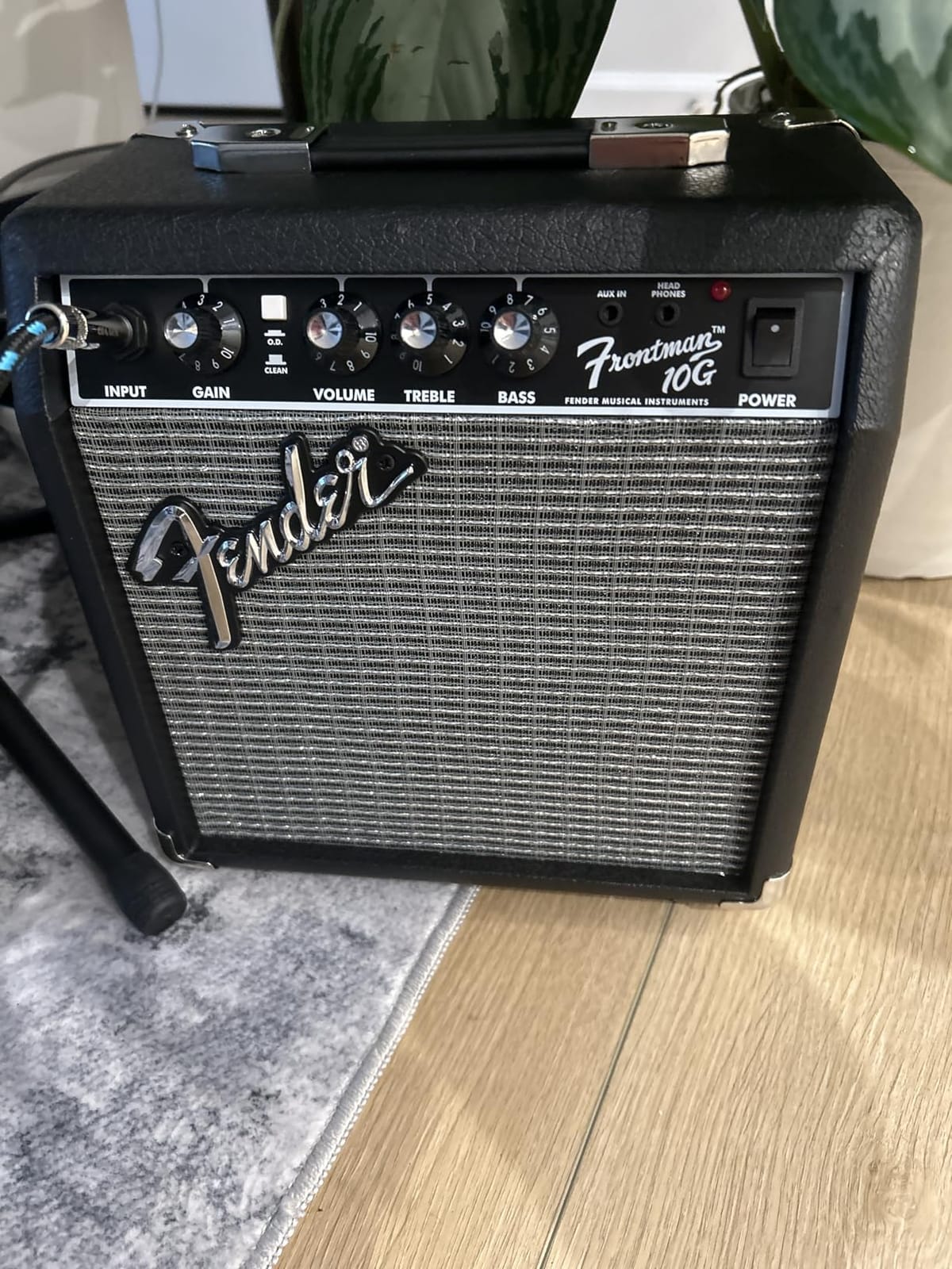 Fender Frontman 10G Electric Guitar Amplifier, 10-Watt Amp, Black/Silver | Beginner practice amp, 10-Watt with 6