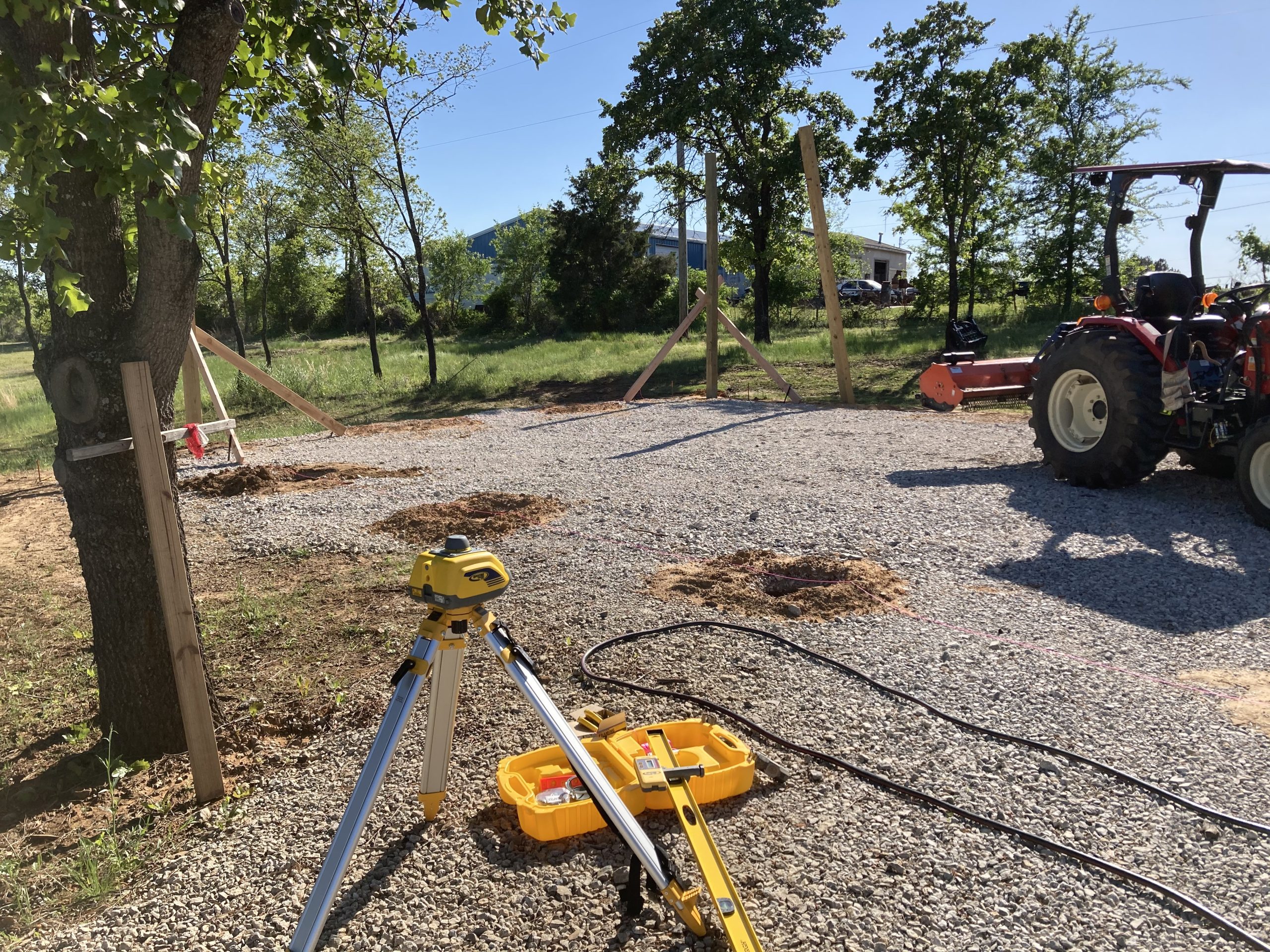 Spectra Precision LL100N Laser Level, Self-Leveling laser with HR320 Receiver, Class 2, C59 Rod Clamp, Alkaline Batteries, Carry Case, Yellow customer photo 1