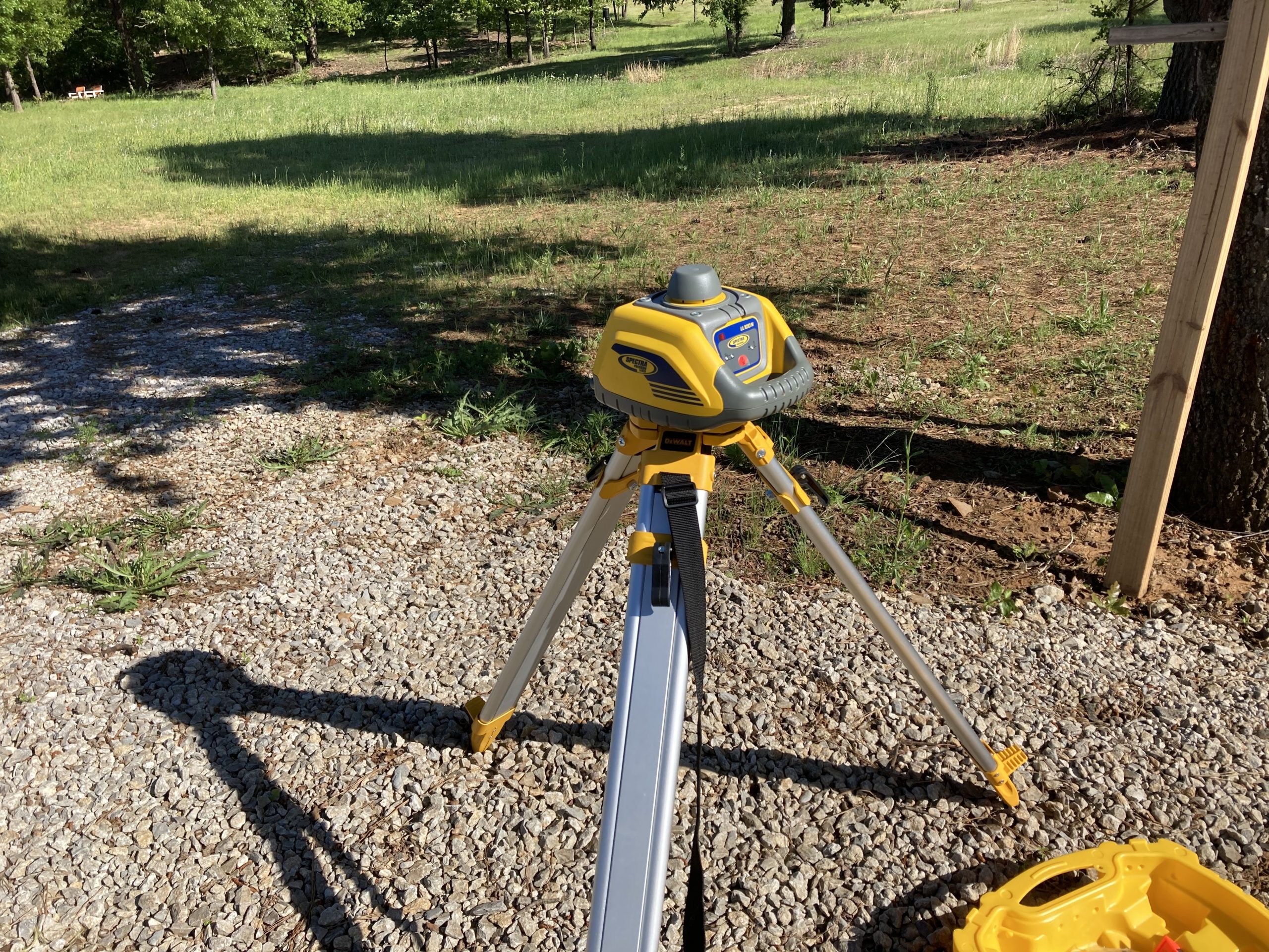 Spectra Precision LL100N Laser Level, Self-Leveling laser with HR320 Receiver, Class 2, C59 Rod Clamp, Alkaline Batteries, Carry Case, Yellow customer photo 2