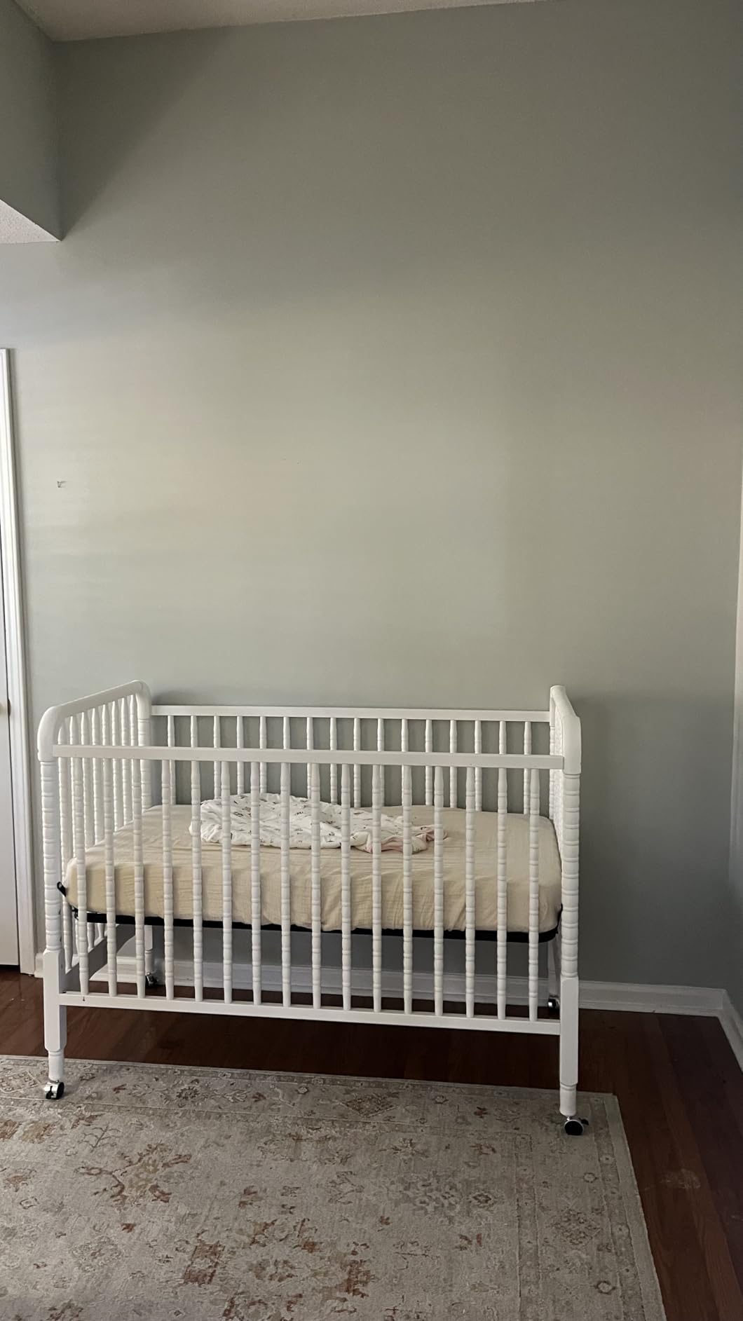 DaVinci Jenny Lind 3-in-1 Convertible Baby Crib, White | GREENGUARD Gold Certified - Converts to Toddler Bed & Daybed customer photo 1