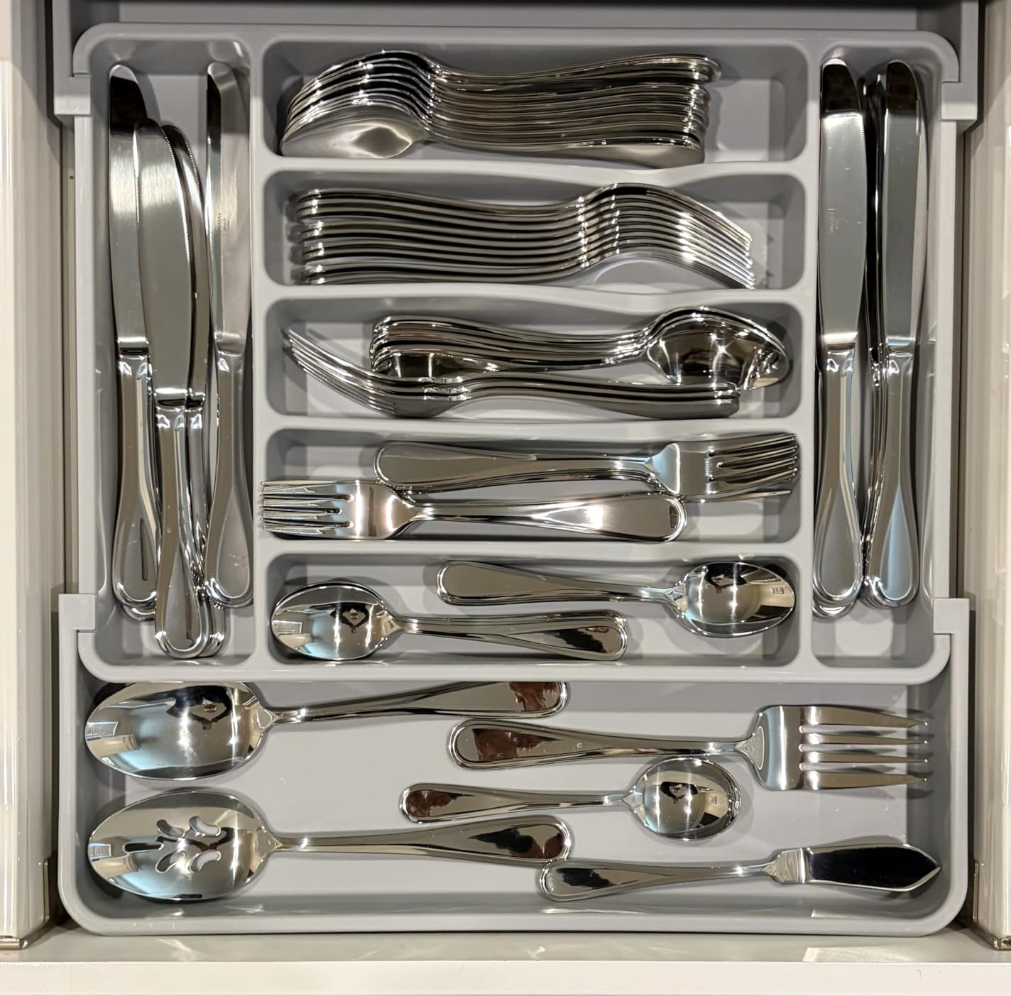 Mikasa Bravo 65-Piece Flatware Set, Service for 12, 18/10 Stainless Steel Silverware with Mirror Finish, Includes 5 Serving Utensils, Dishwasher Safe customer photo 1