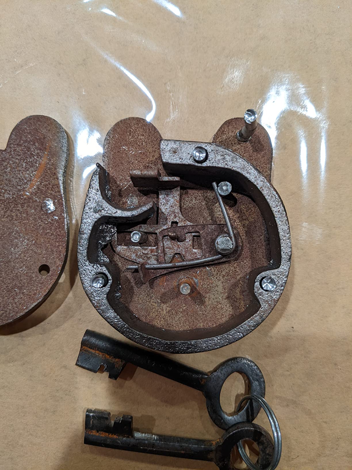 Antique Style Wine Cellar Padlock with 2 Skeleton Keys customer photo 2
