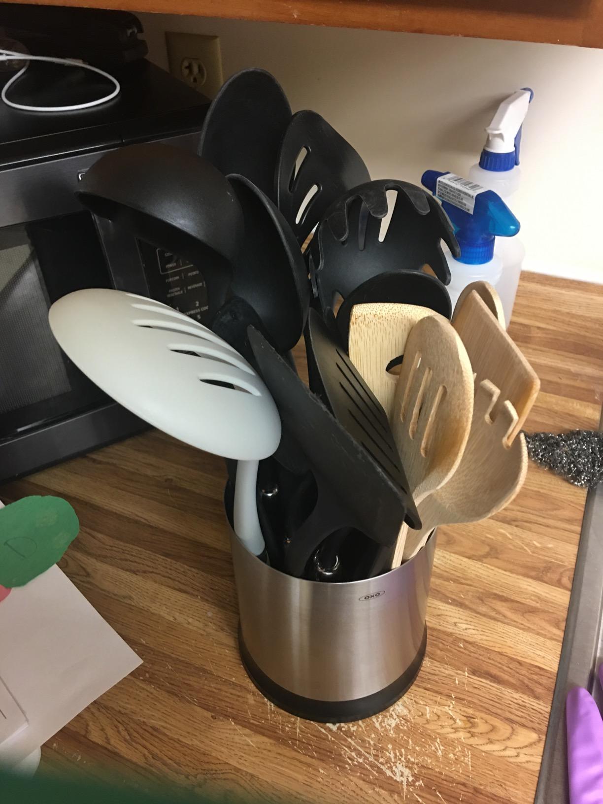 OXO Good Grips Stainless Steel Rotating Utensil Holder | Holds 15+ Tools, Spins for Easy Reach, Kitchen Organization, Ideal for Countertop Storage customer photo 1