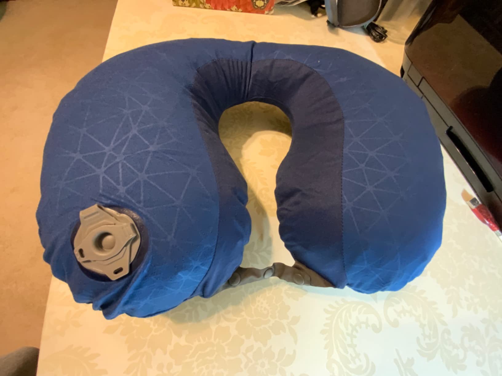Sea to Summit Aeros Premium Traveller Inflatable Neck Pillow, Navy Blue | Luxurious, lightweight inflatable neck pillow with an ergonomic shape delivers max comfort for airplane and car travel customer photo 2