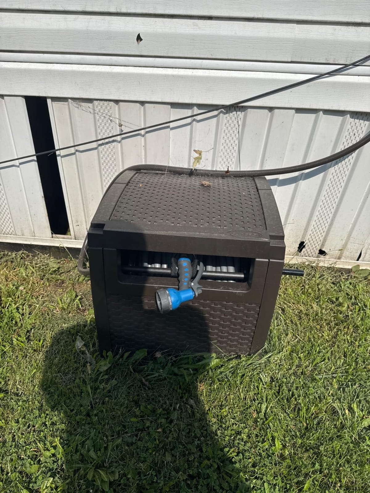 Suncast Hose Reel with Smart Trak Hose Guide, Water-Tight Connection, Durable Resin Construction, 225' Hose Capacity, Brown, Made in the USA customer photo 2