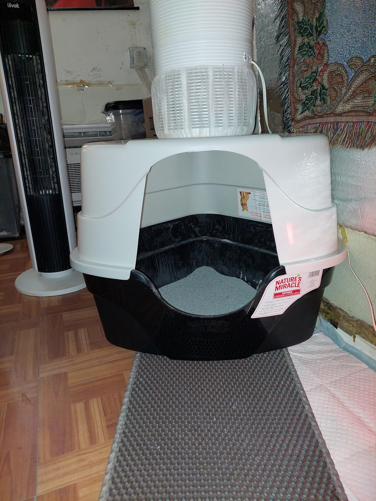 Nature's Miracle Advanced Hooded Corner Cat Litter Box with Charcoal Filter customer photo 2
