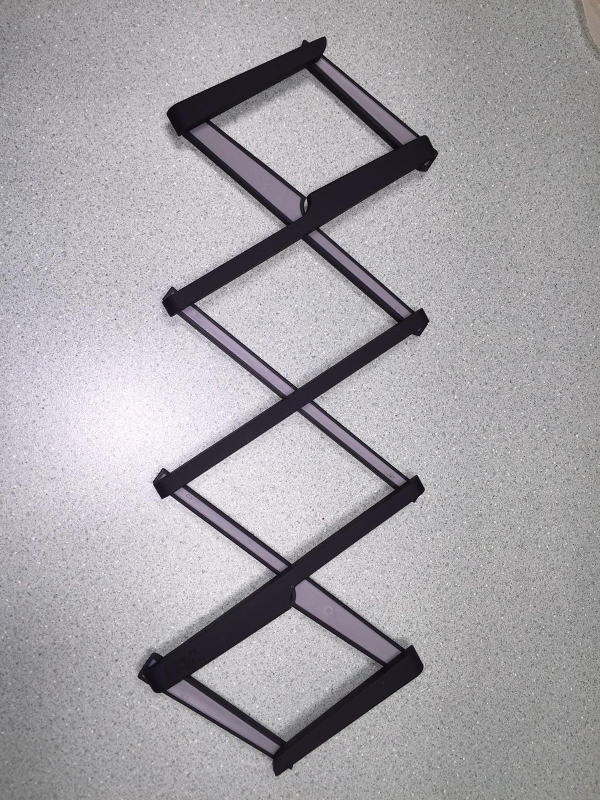 Joseph Joseph Stretch Folding Silicone Trivet for Hot Pots and Pans, Expanding Nonslip Stand, Heat Resistant mat for Kitchen Worktop - Black customer photo 2