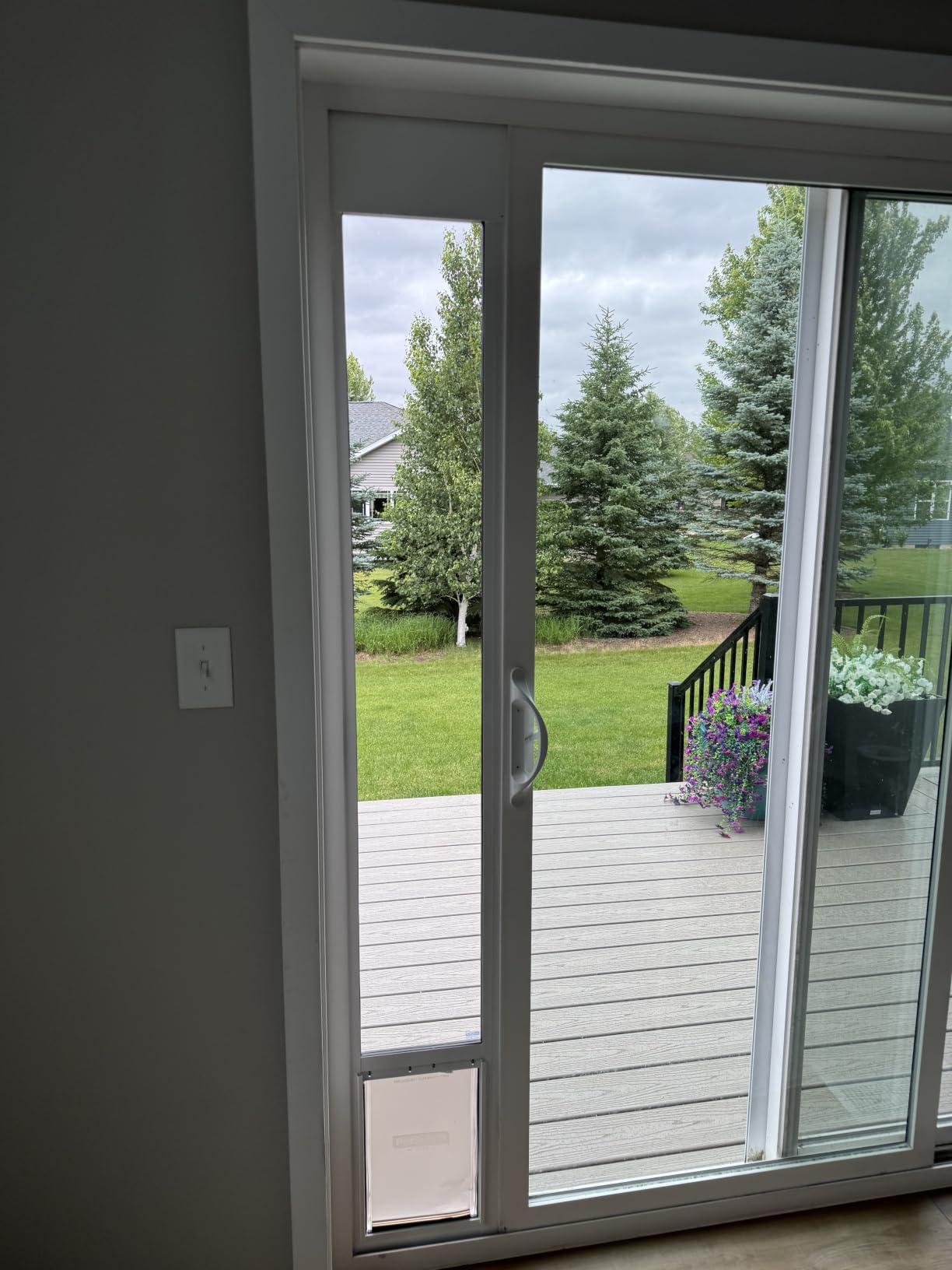 PetSafe Sliding Glass Pet Door, 1 Piece, Large Dogs to 100 lbs, White customer photo 2
