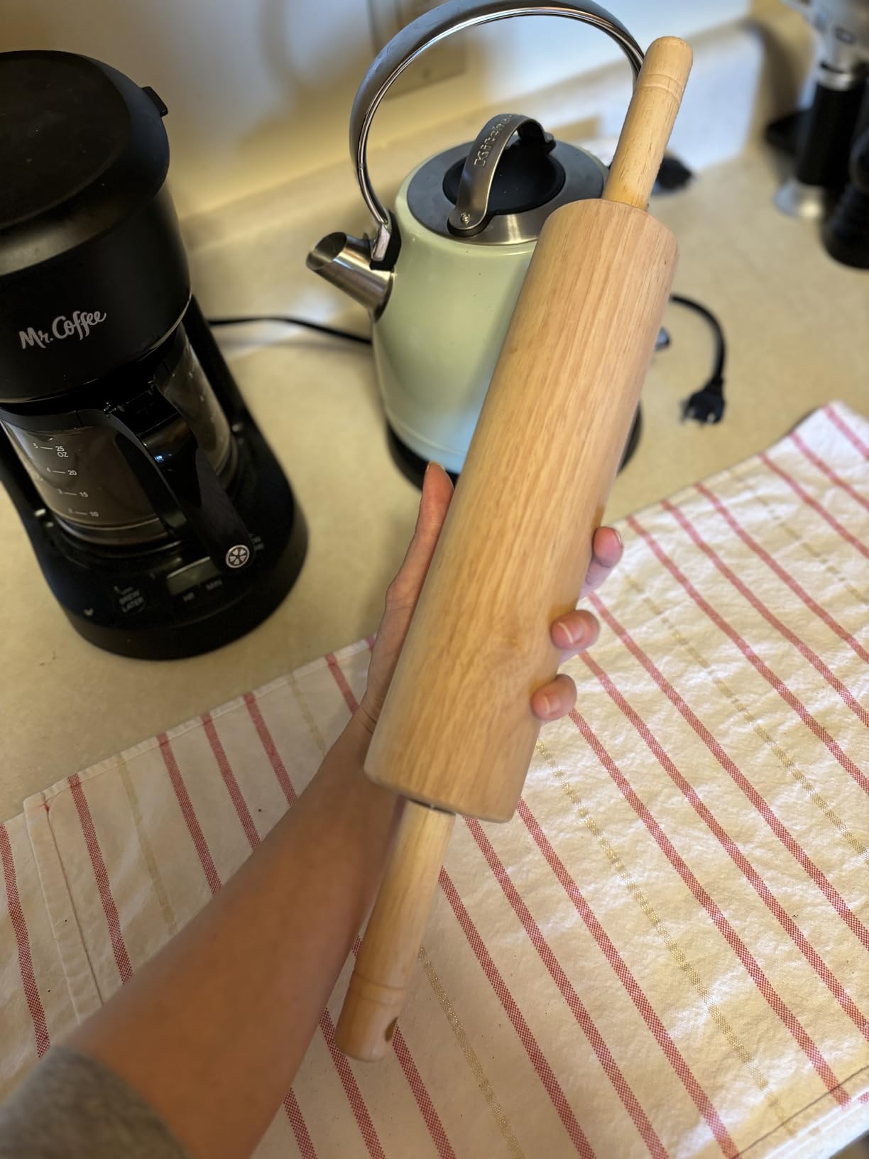 FARBERWARE Classic Wood Rolling Pin, 18-Inch Hardwood Dough Roller for Baking Pizza, Pies, Pastry and Cookies, Ergonomic Handles, Kitchen Essential customer photo 1