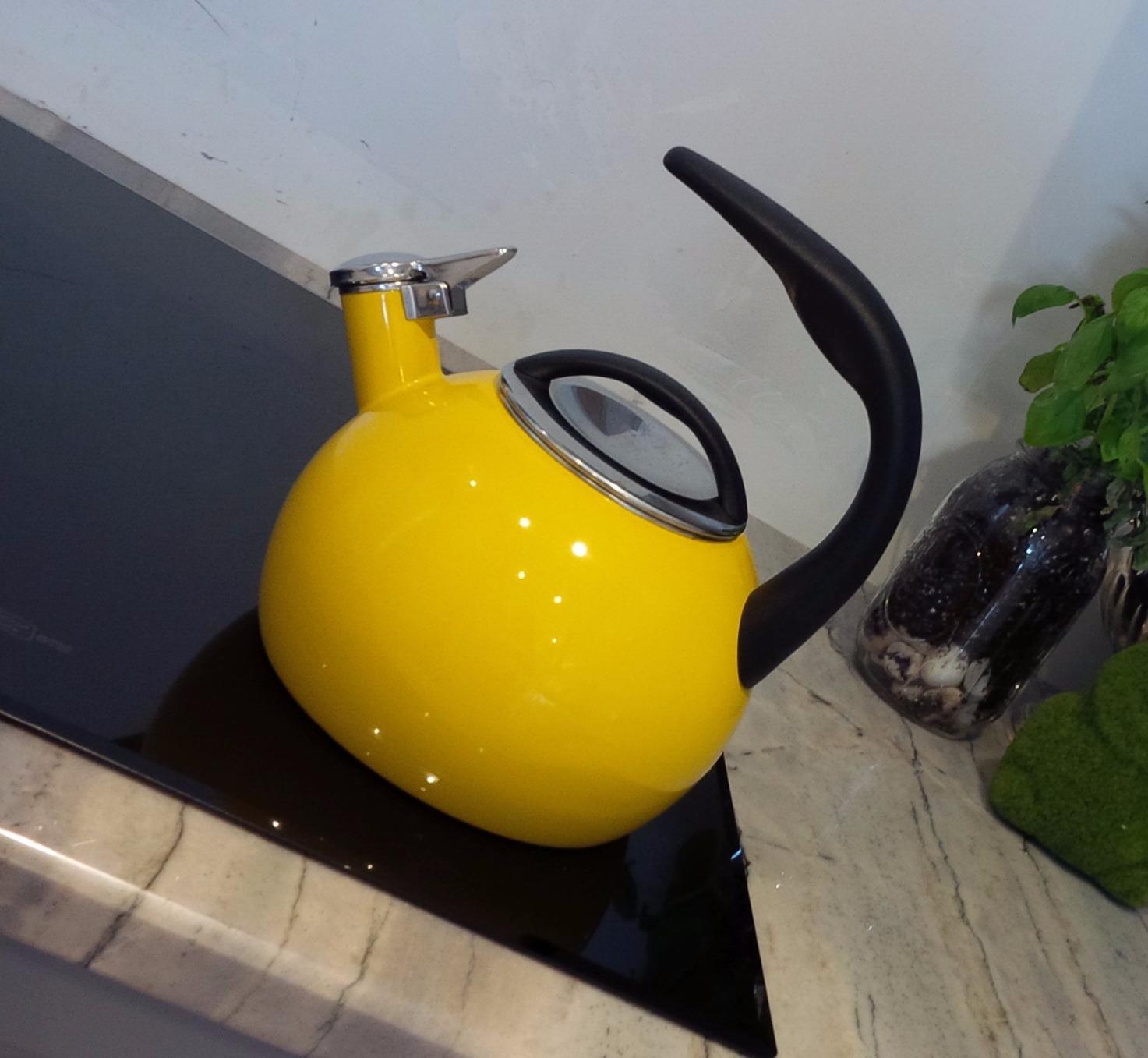 Chantal Anniversary Enamel-on-Steel Whistling Teakettle, 2 quart, Chili Red customer photo 2