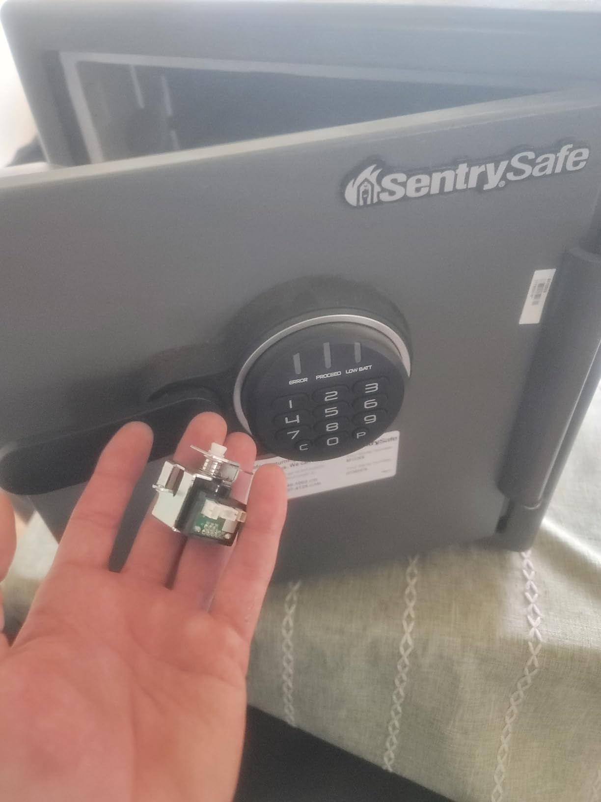 SentrySafe Black Fireproof Safe with Digital Push Button Keypad, Home Safe For Money, Documents, and other Valuables, 1.23 Cubic Feet, SF123ES | Fire Resistant Home Safe With Digital Keypad, Shelf, Door Pocket For Organization, Securely Store Money, Documents, Valuables customer photo 2