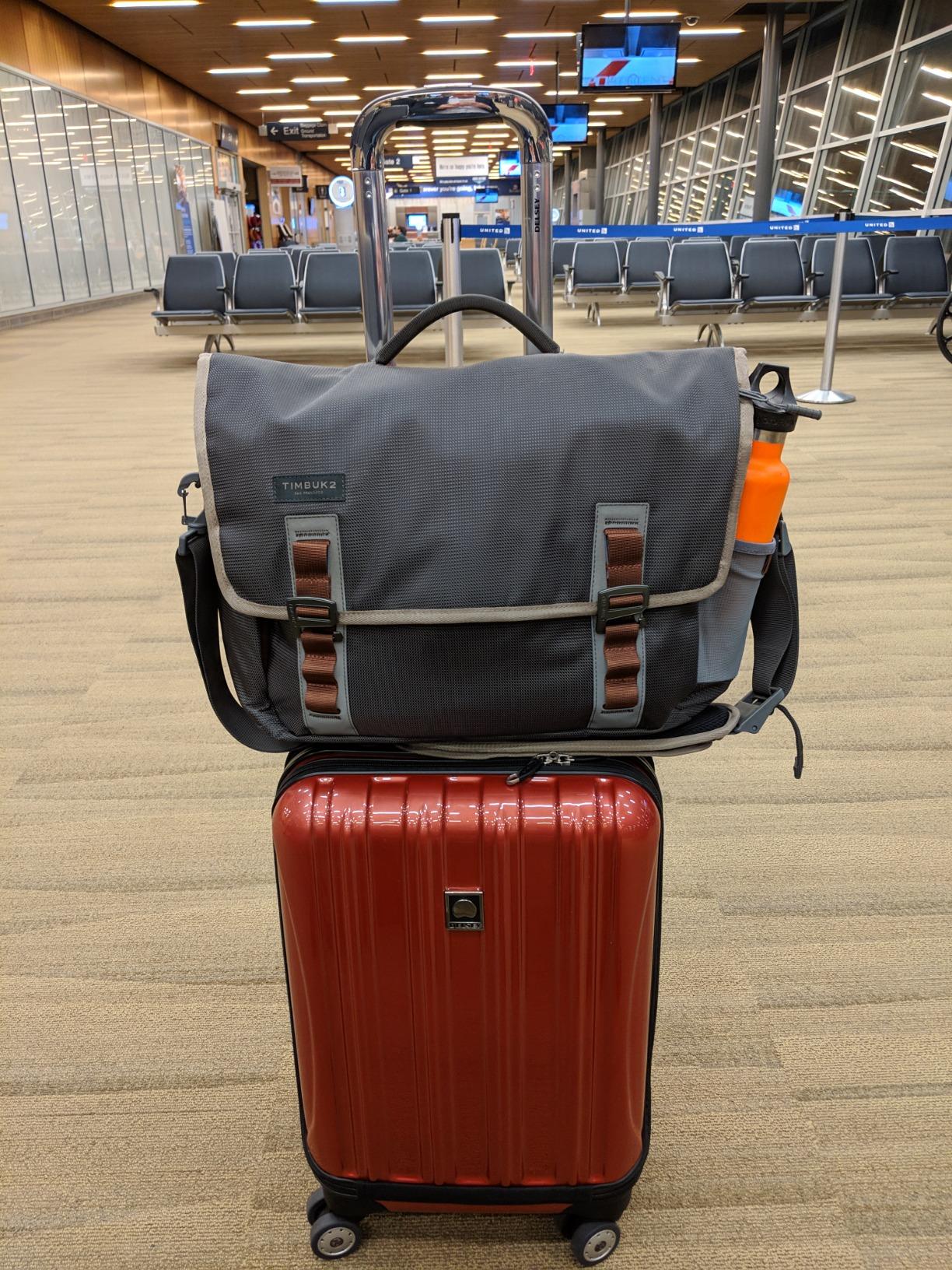 DELSEY PARIS Helium Aero Hardside Expandable Luggage with Spinner Wheels, Titanium, Checked-Large 28 Inch customer photo 2