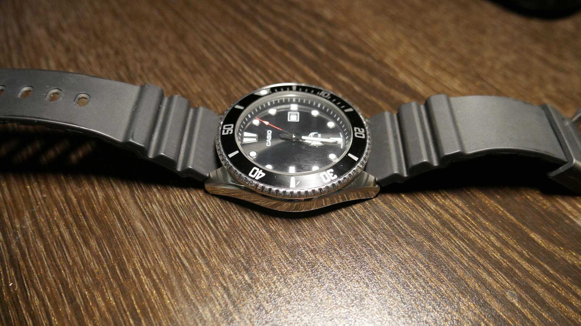 Casio MDV106 Series Unisex Analog Watch, 200M WR, Stainless Steel Case, Resin Band, Date Display customer photo 1