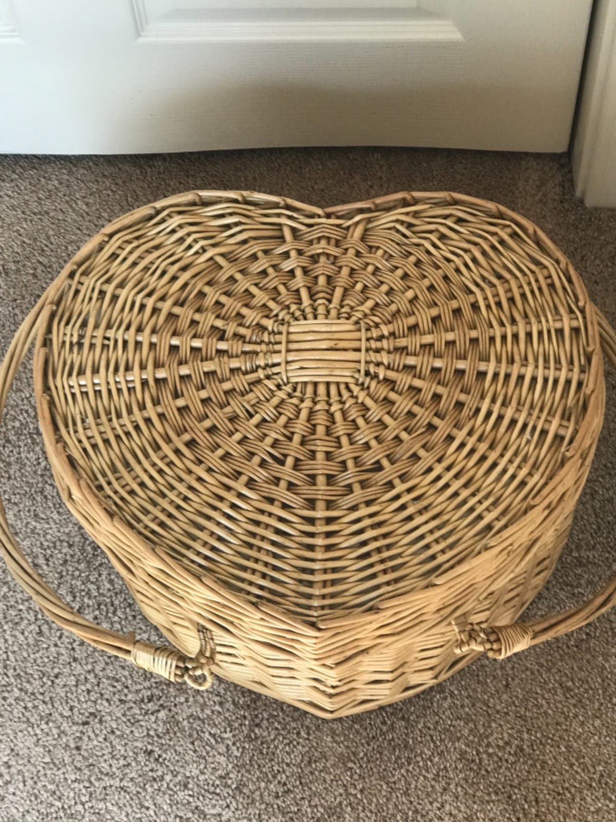 PICNIC TIME Heart Picnic Basket for 2, Wicker Basket with Handle, Complete Deluxe Service for Two, Handwoven and Sturdy Willow Constructed with Fully-lined interior and Accessories, (Antique White) customer photo 1