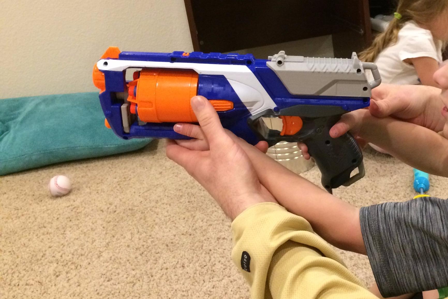NERF N Strike Elite Strongarm Toy Blaster with Rotating Barrel (Amazon Exclusive) customer photo 2