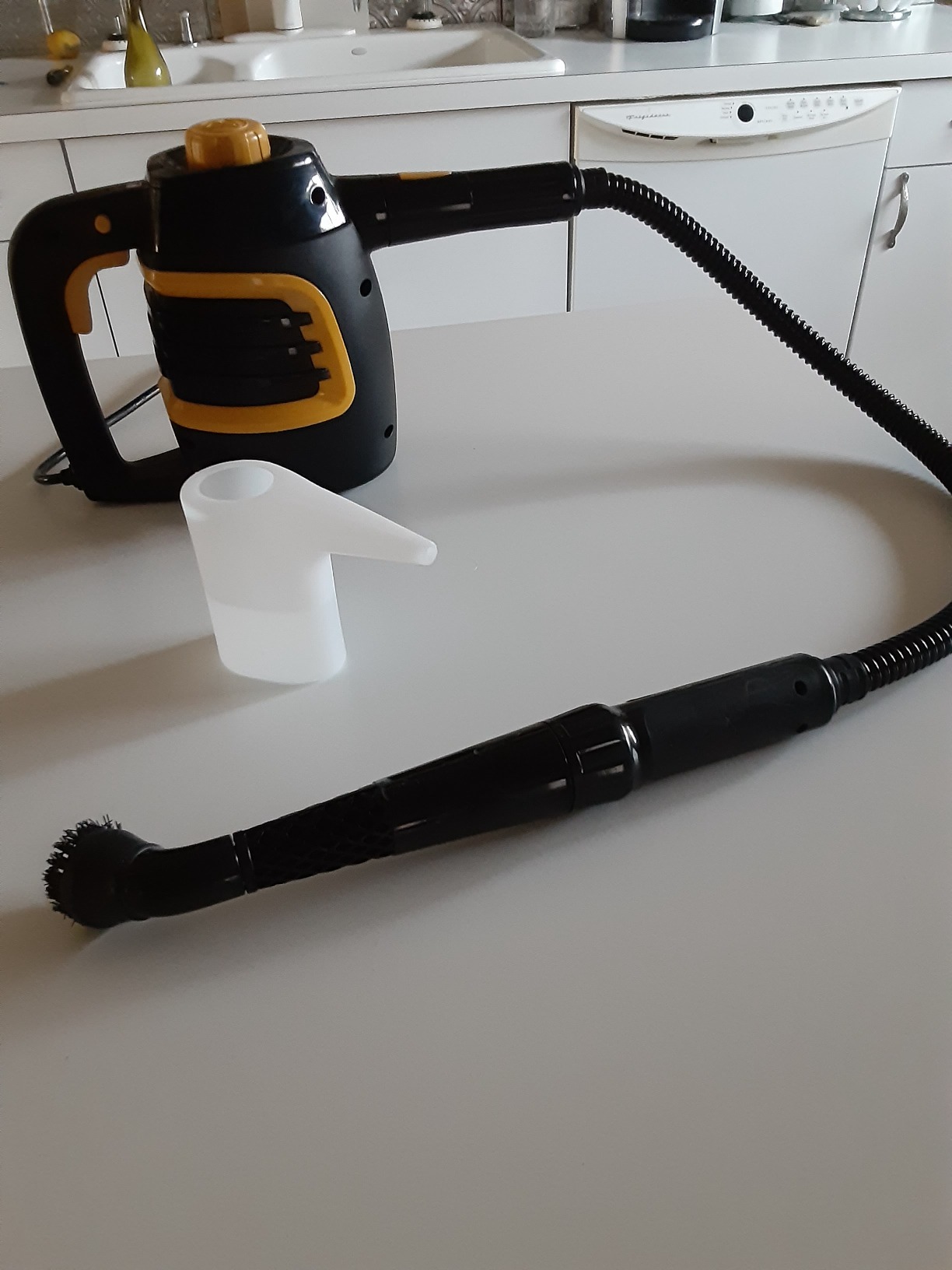 McCulloch MC1230 Handheld Steam Cleaner, 11 Accessories, 10 Min Runtime | Built for Home, Tile, Grout, Car Detailing customer photo 2