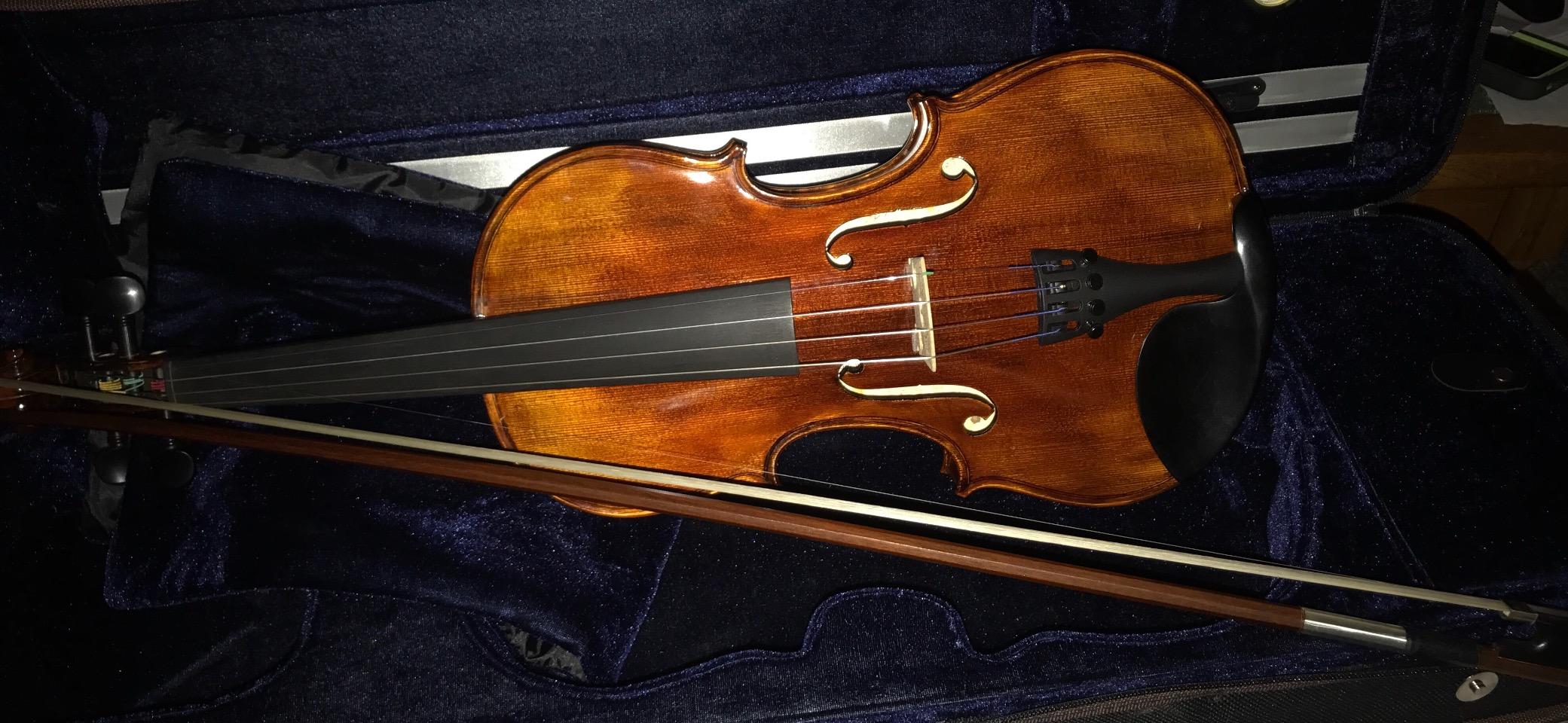 Cremona SV-500 4/4 Premier Artist Violin Outfit - Full Size Student & Professional Violin with Solid Spruce Top, Maple Back, Ebony Fittings, Case & Bow customer photo 1