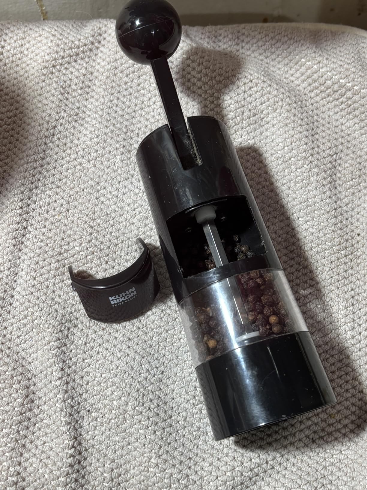Kuhn Rikon Adjustable Ratchet Grinder with Ceramic Mechanism for Salt, Pepper and Spices, 8.5 x 2.25 inches, Black customer photo 1