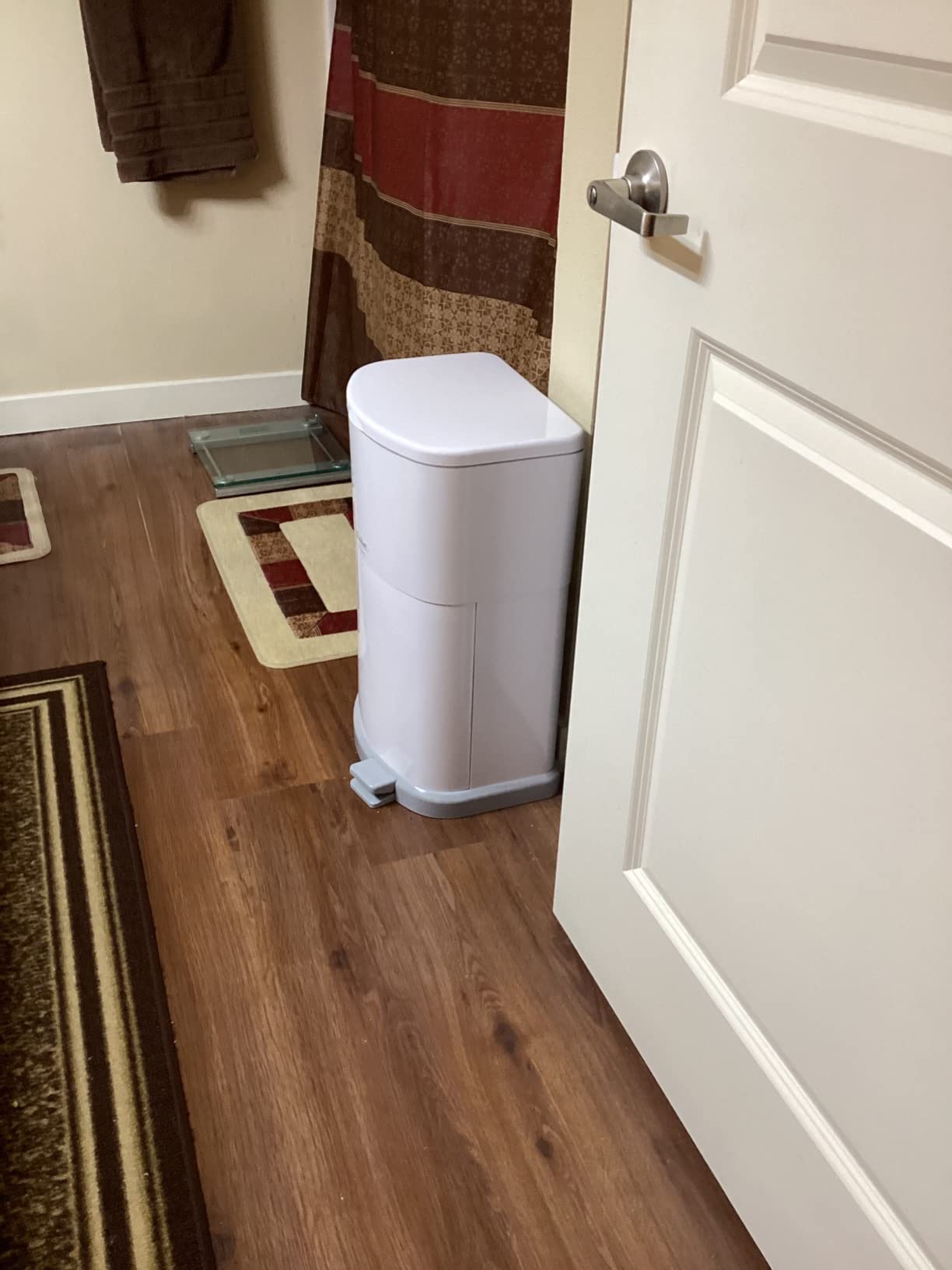 Janibell Akord 330 Adult Diaper Pail System - Holds Up to 35 Adult Diapers per Load, 560 Diapers per Refill Roll, 11-Gallon Hands-Free Step-On Trash Can, Odor-Locking Double Seal, White Resin customer photo 1