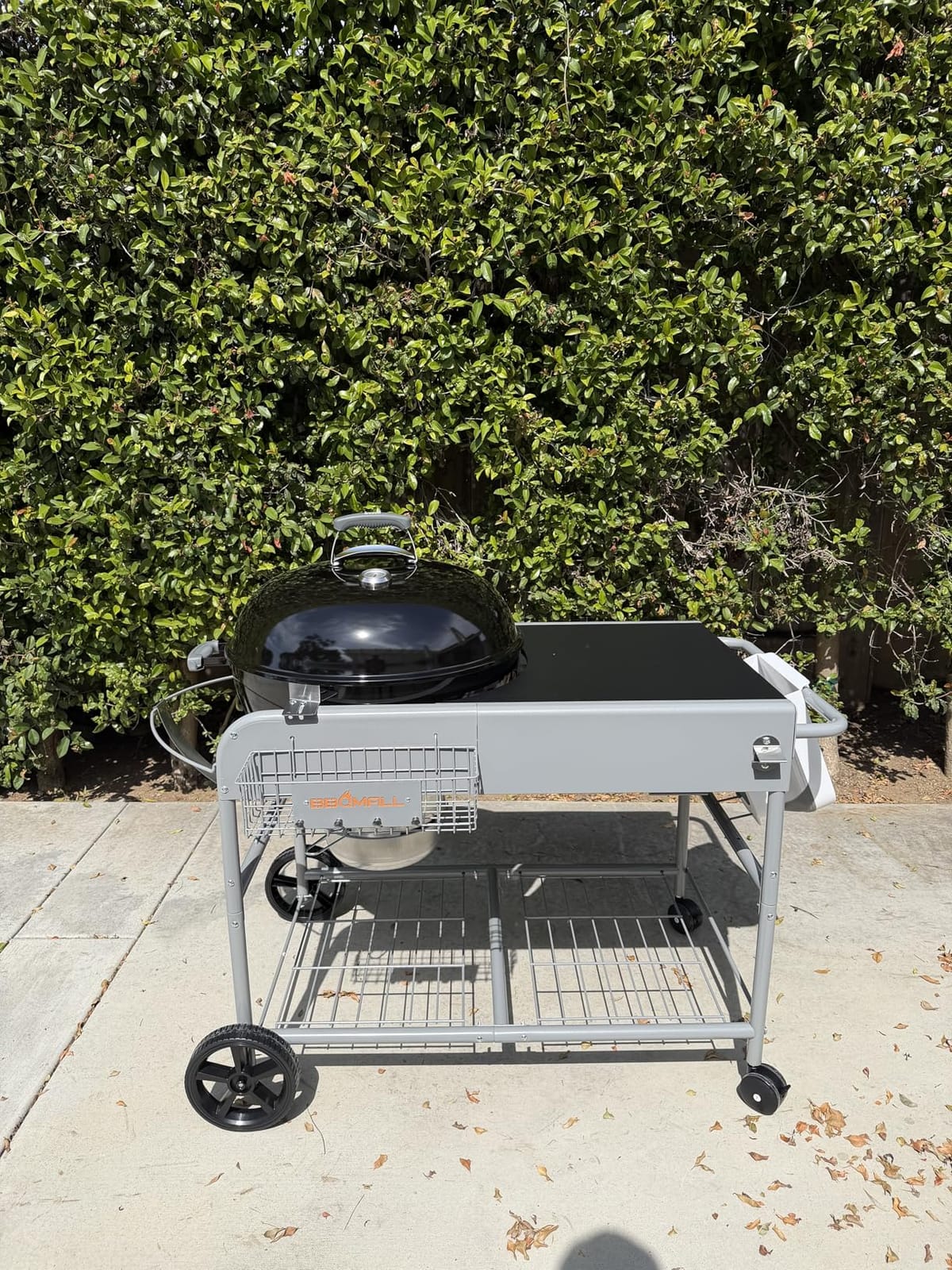 Weber Original Kettle Premium Charcoal Grill, 22-Inch, Black customer photo 2