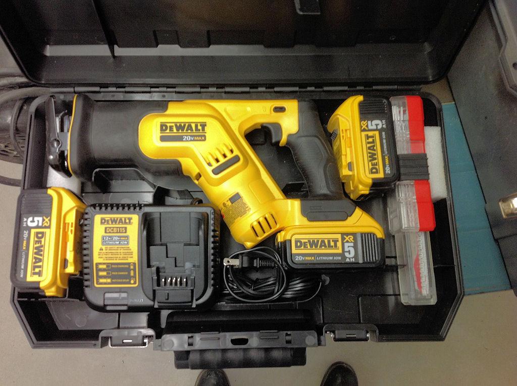 DEWALT 20V MAX* Cordless Reciprocating Saw Kit, 5 Amp-Hour Battery (DCS387P1) customer photo 1