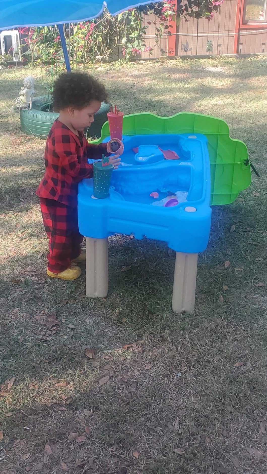 Step2 Cascading Cove Sand and Water Table with Umbrella customer photo 1