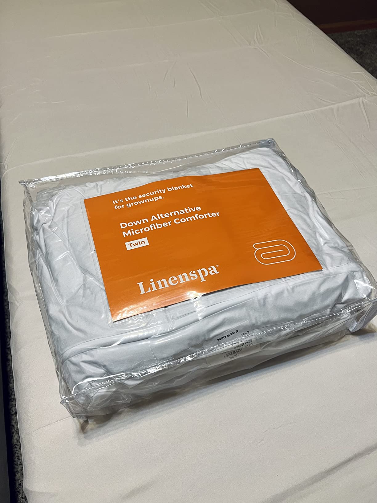 Linenspa White Down Alternative Comforter and Duvet Insert, for Queen Size Bed - All-Season Comforter with Box Stitch and 8 Duvet Loops - Bedding for Kids, Teens, and Adults customer photo 2