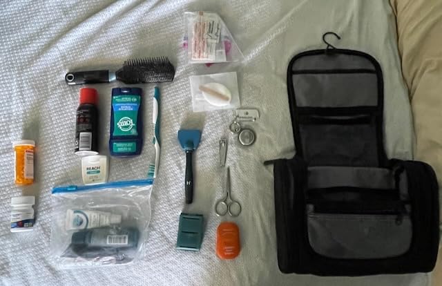 Amazon Essentials Spacious Toiletry Bag, Hanging Cosmetic Dopp Kit with Multiple Compartments, Durable Polyester, Large Capacity Storage, Compact Design, Black (Previously Amazon Basics) customer photo 1