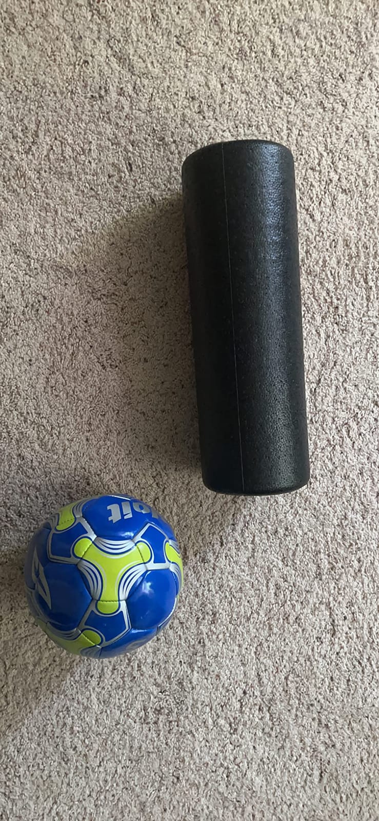 Amazon Basics High-Density Foam Roller for Exercise and Recovery, 18 Inches, Black customer photo 1