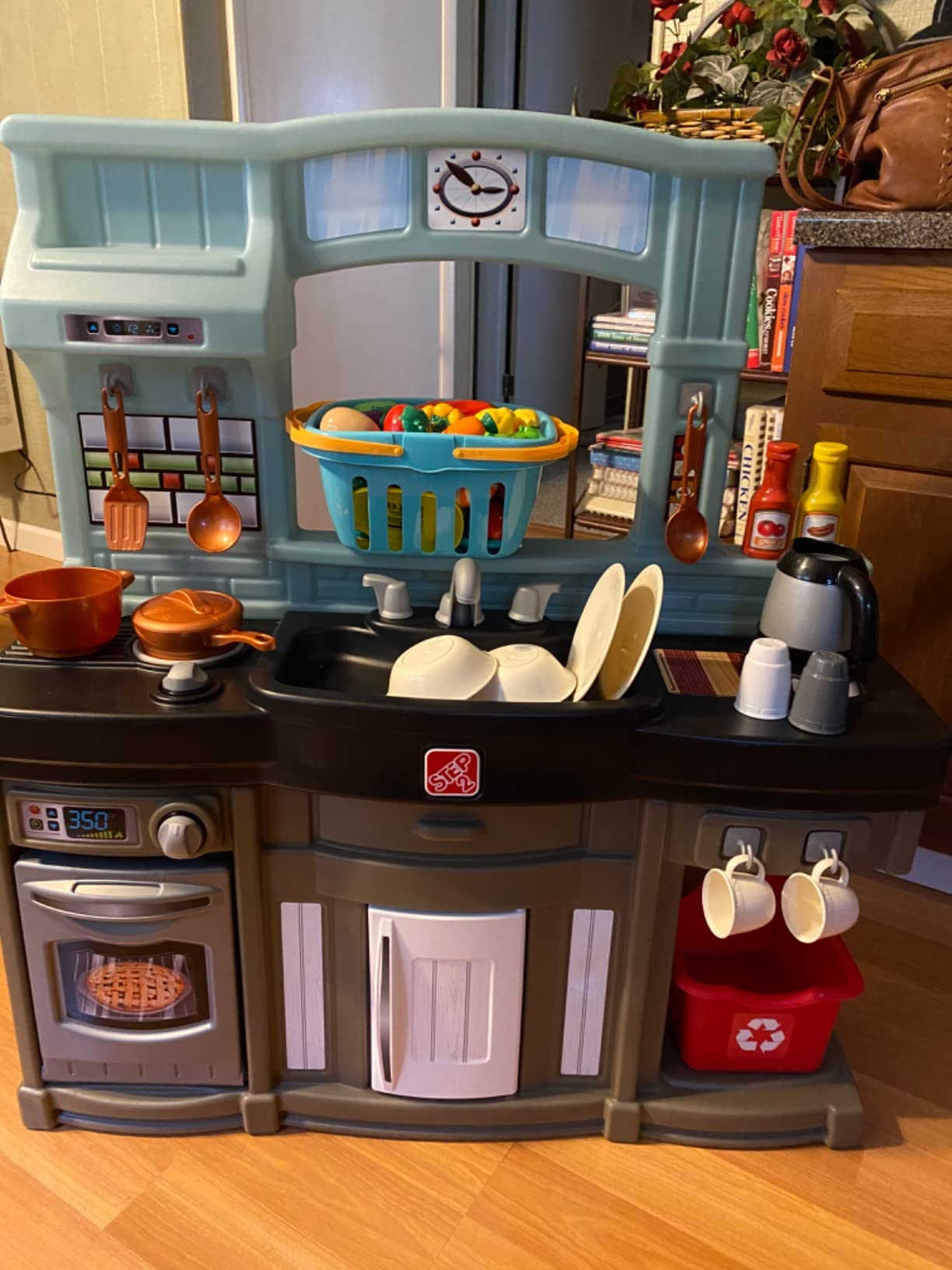 Step2 Best Chefs Kids Kitchen Playset, Indoor/Outdoor Kitchenette, Interactive Play with Lights and Sounds, 25 Piece Toy Accessories, Toddlers 2+ Years Old customer photo 1