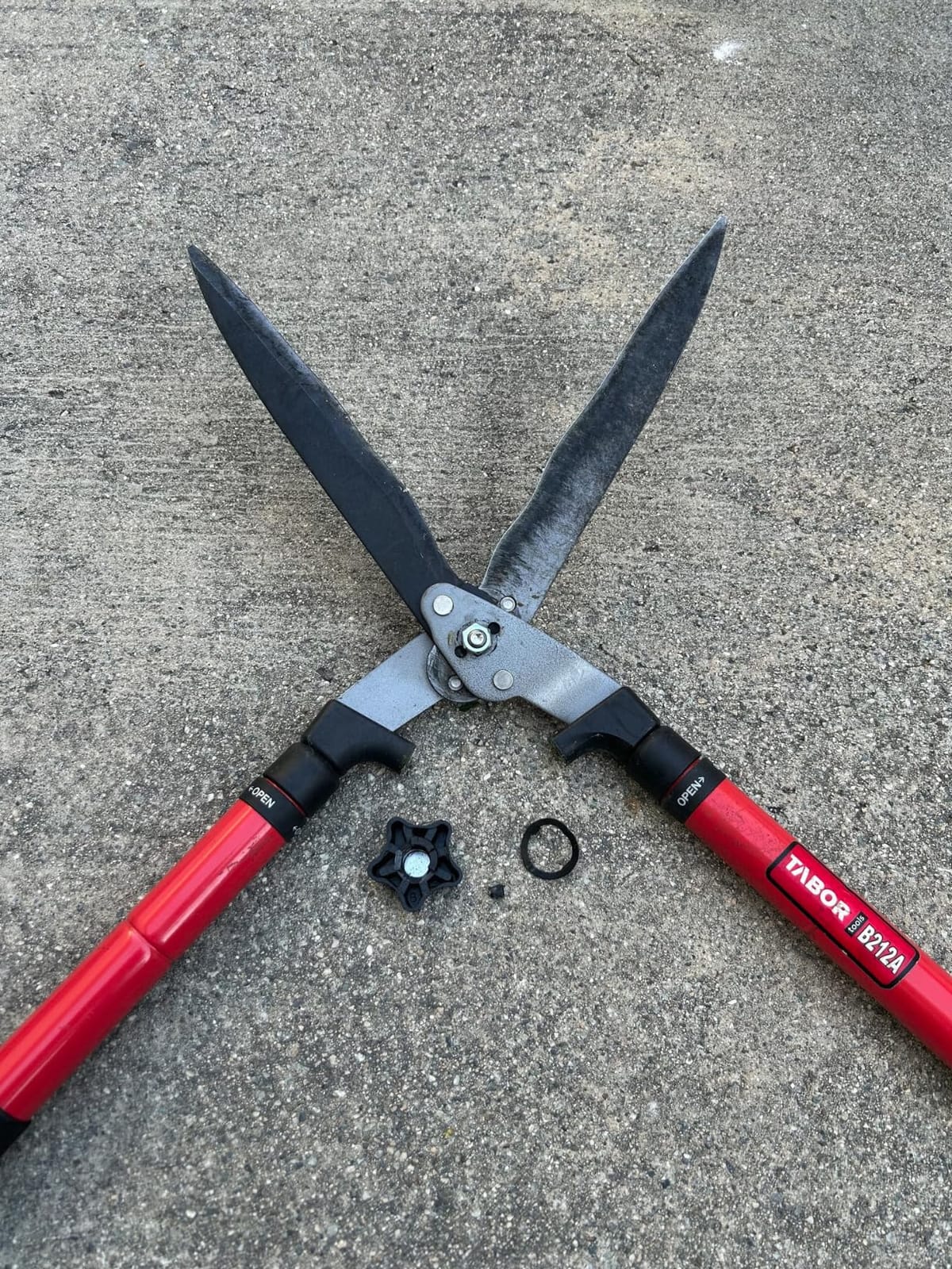 TABOR TOOLS B212A Telescopic Hedge Shears with Wavy Blade and Extendable Steel Handles customer photo 1