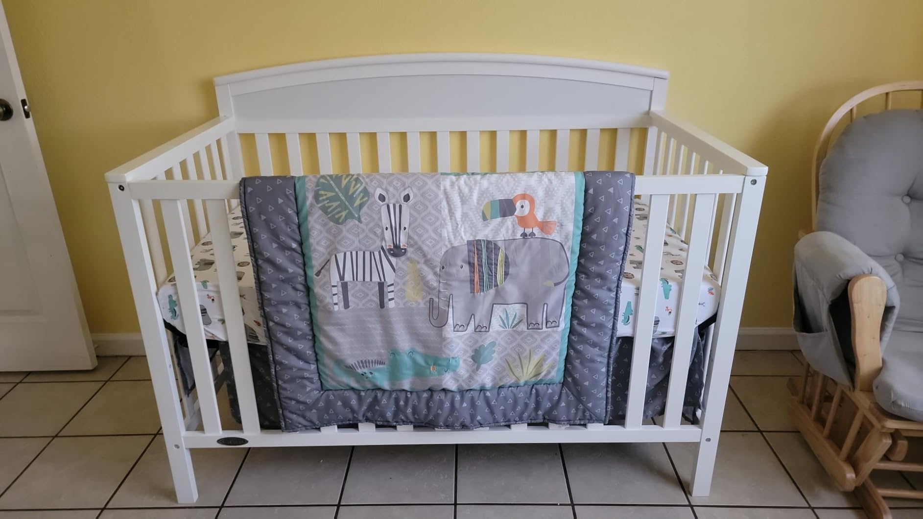 Graco Benton 5-in-1 Convertible Crib, Pebble Gray, GREENGUARD Gold Certified customer photo 1