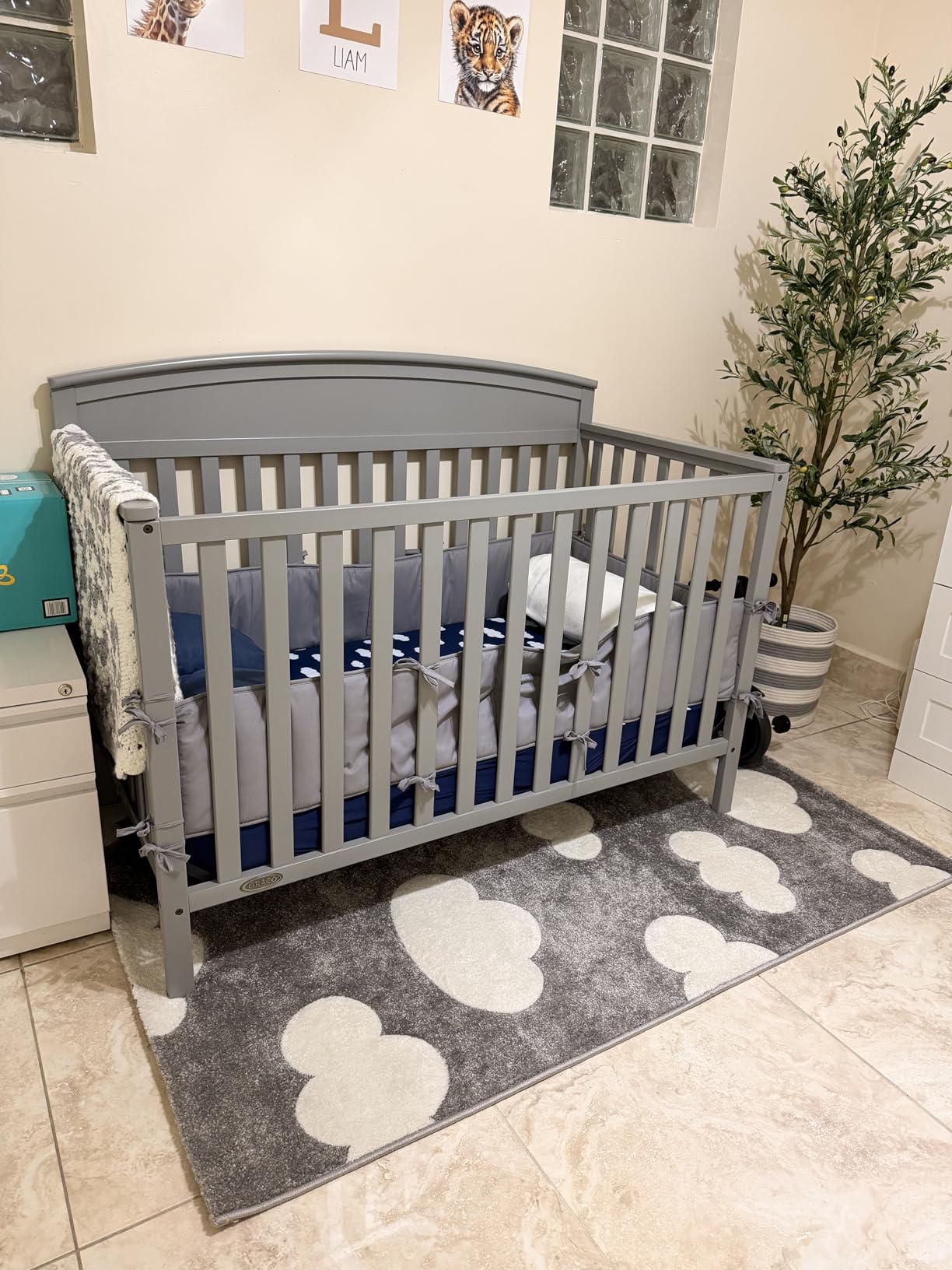 Graco Benton 5-in-1 Convertible Crib, Pebble Gray, GREENGUARD Gold Certified customer photo 2