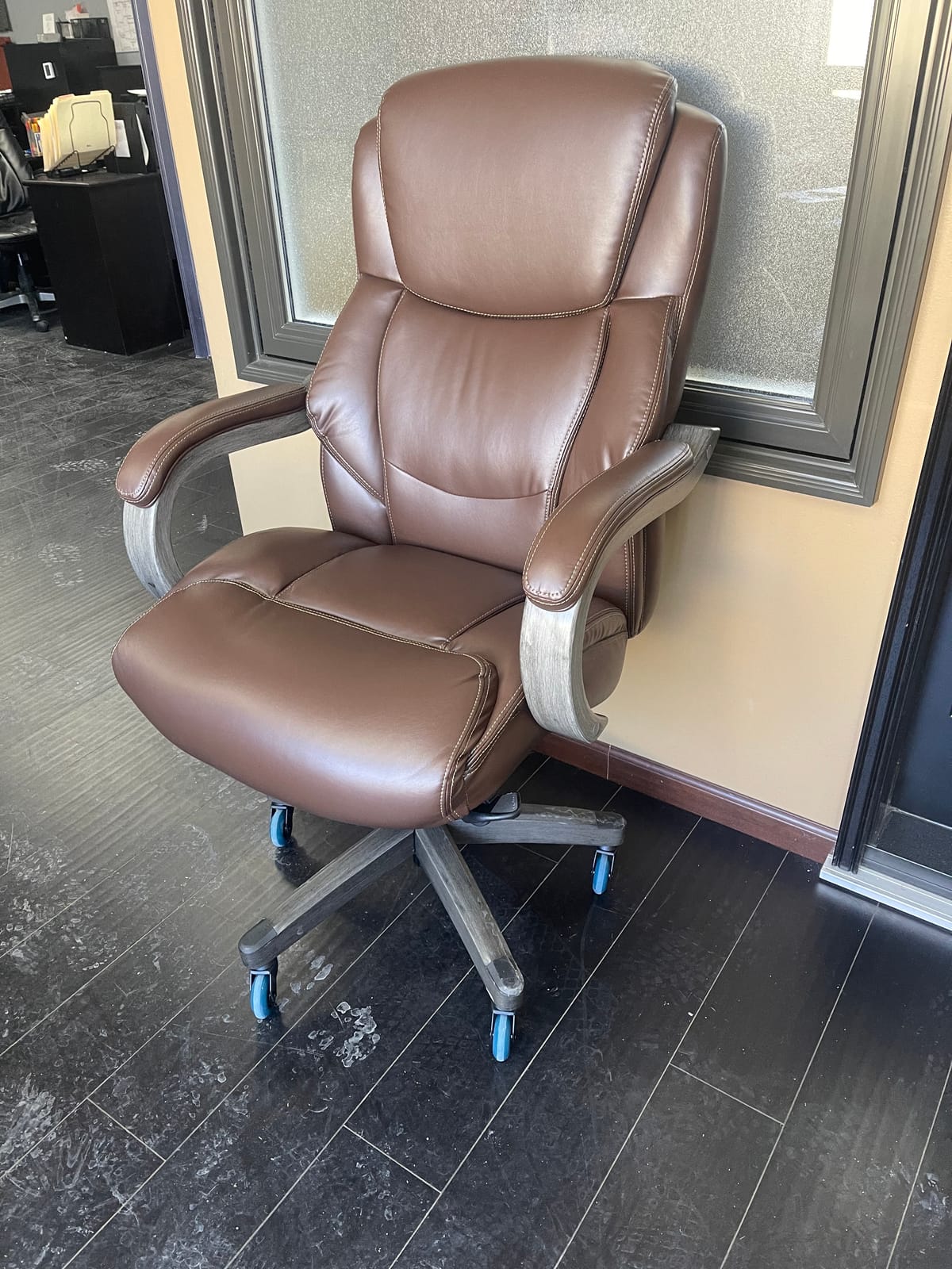 La-Z-Boy Big and Tall Executive Office Chair Lumbar Support, Leather Chair | Delano, Wood Arms Base, 350lb Capacity Home Office Chair, Memory Foam Seat Cushion, Adjustable Height & Tilt, Chestnut Brown customer photo 1