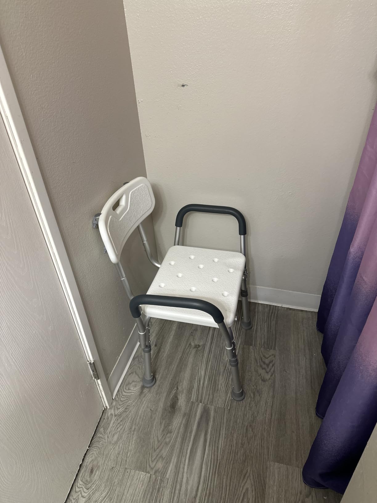 Drive Medical Premium Shower Chair with Back and Padded Arms, White, Shower Chair with Back and Padded Arms, Adjustable Height Seating for Safety and Comfort, Supports 350 Pounds customer photo 1