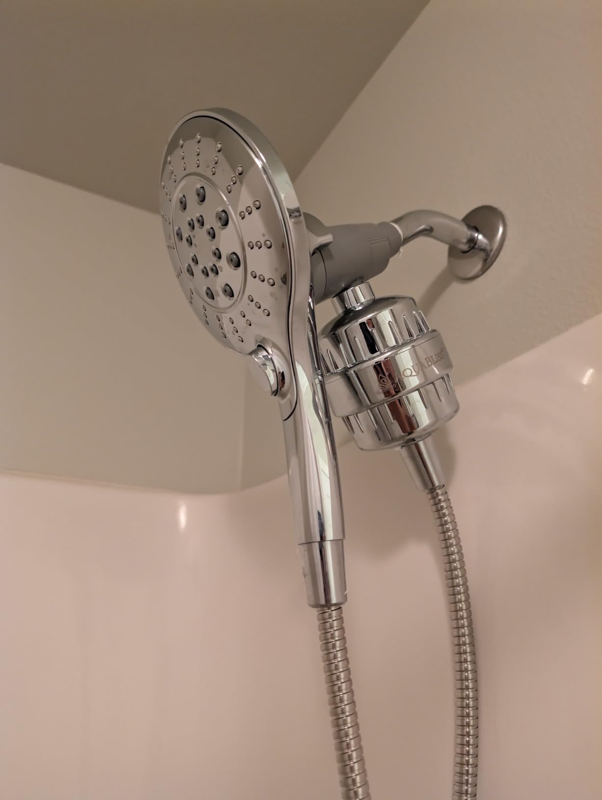 Moen Engage Chrome Magnetix Six-Function 5.5-Inch Wide Handheld Shower Head with Hose and Magnetic Docking System, 26112 customer photo 1