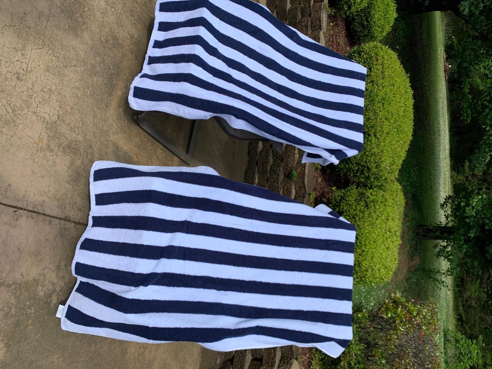 Amazon Basics 100% Cotton Soft & Absorbent Beach Towels, Cabana Stripe, Fast Drying, Machine Washable, Large 30 in x 60 in, Navy Blue, 2-Pack customer photo 1