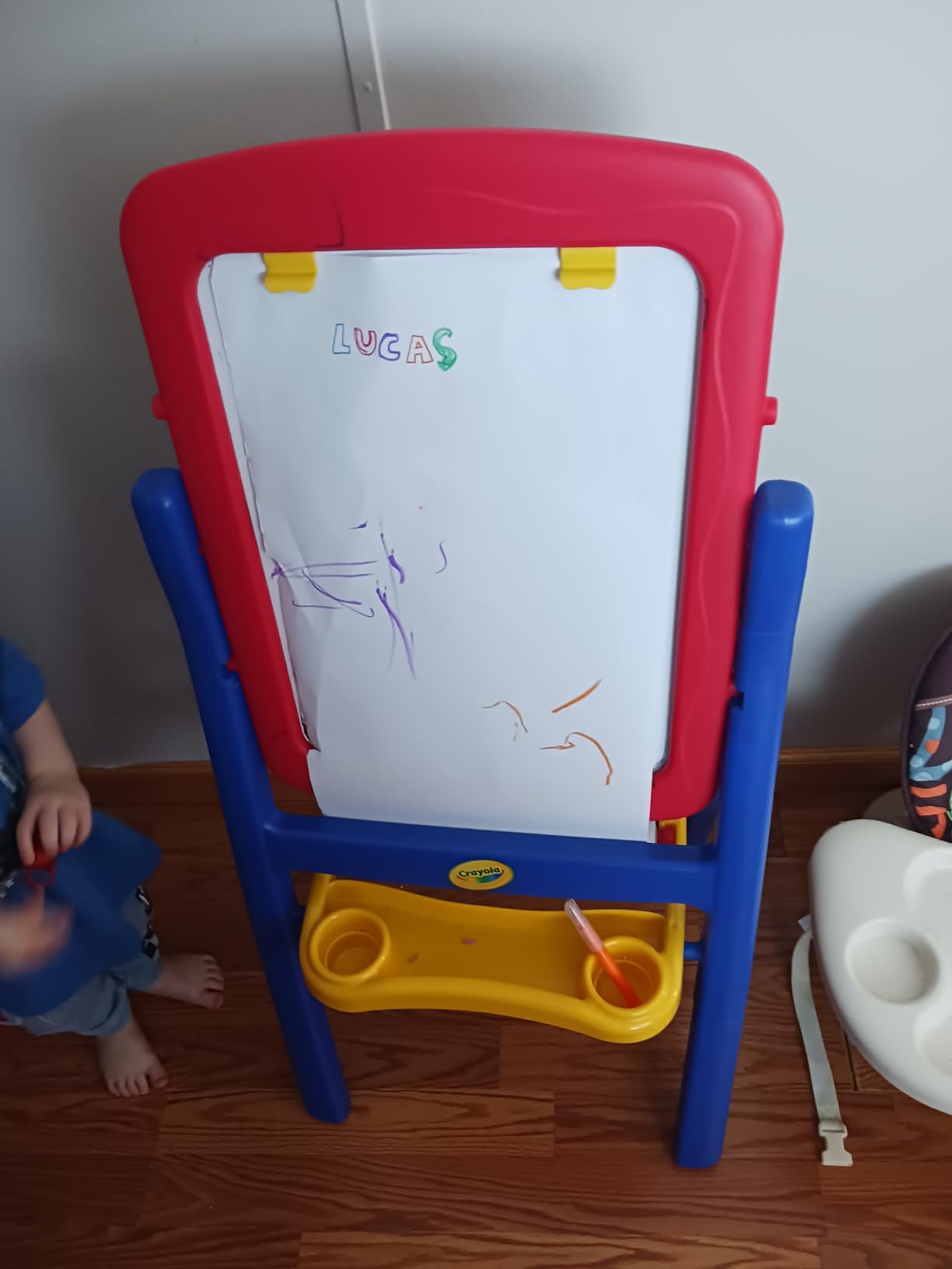 Crayola Qwikflip 2-Sided Easel | Magnetic, Dry-Erase, Chalkboard & Painting Surfaces, 360° Rotating Drawing Board with 77 Magnetic Letters & Supplies customer photo 1