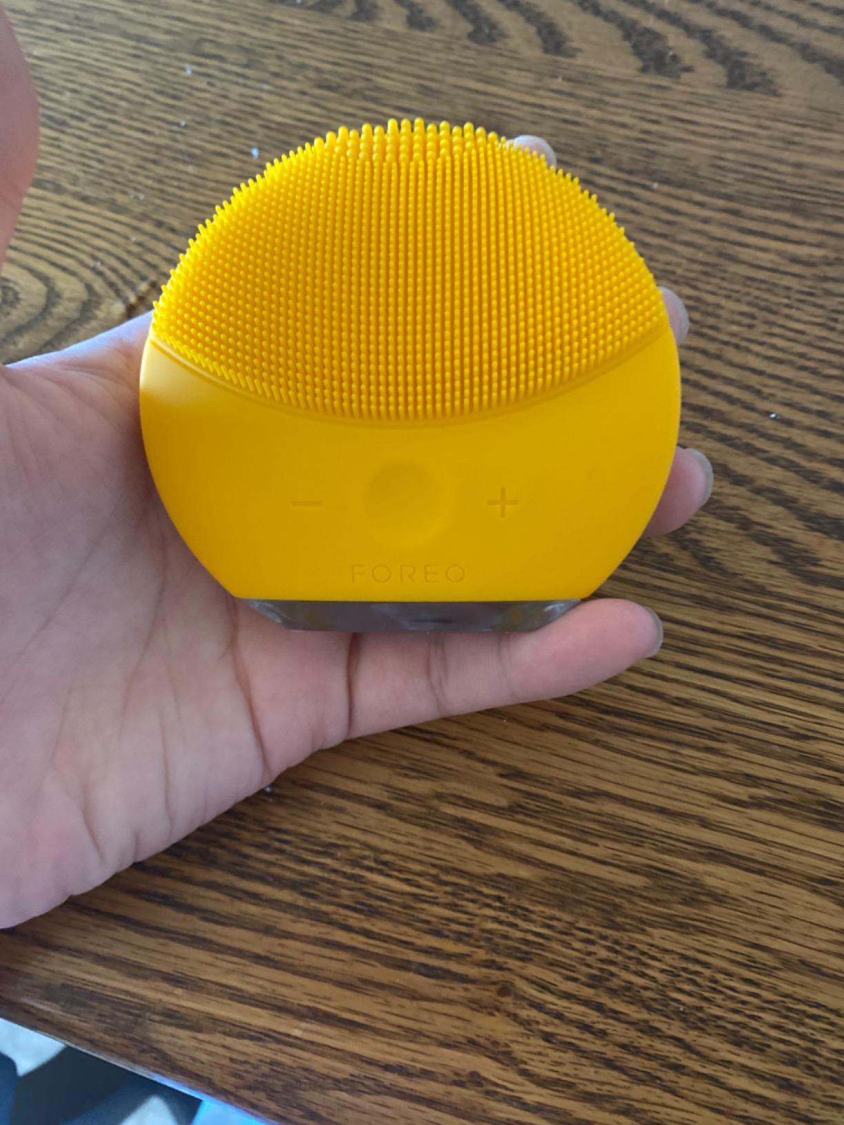 FOREO LUNA mini 2 Ultra-hygienic Facial Cleansing Brush - All Skin Types Face Massager, Waterproof customer photo 1
