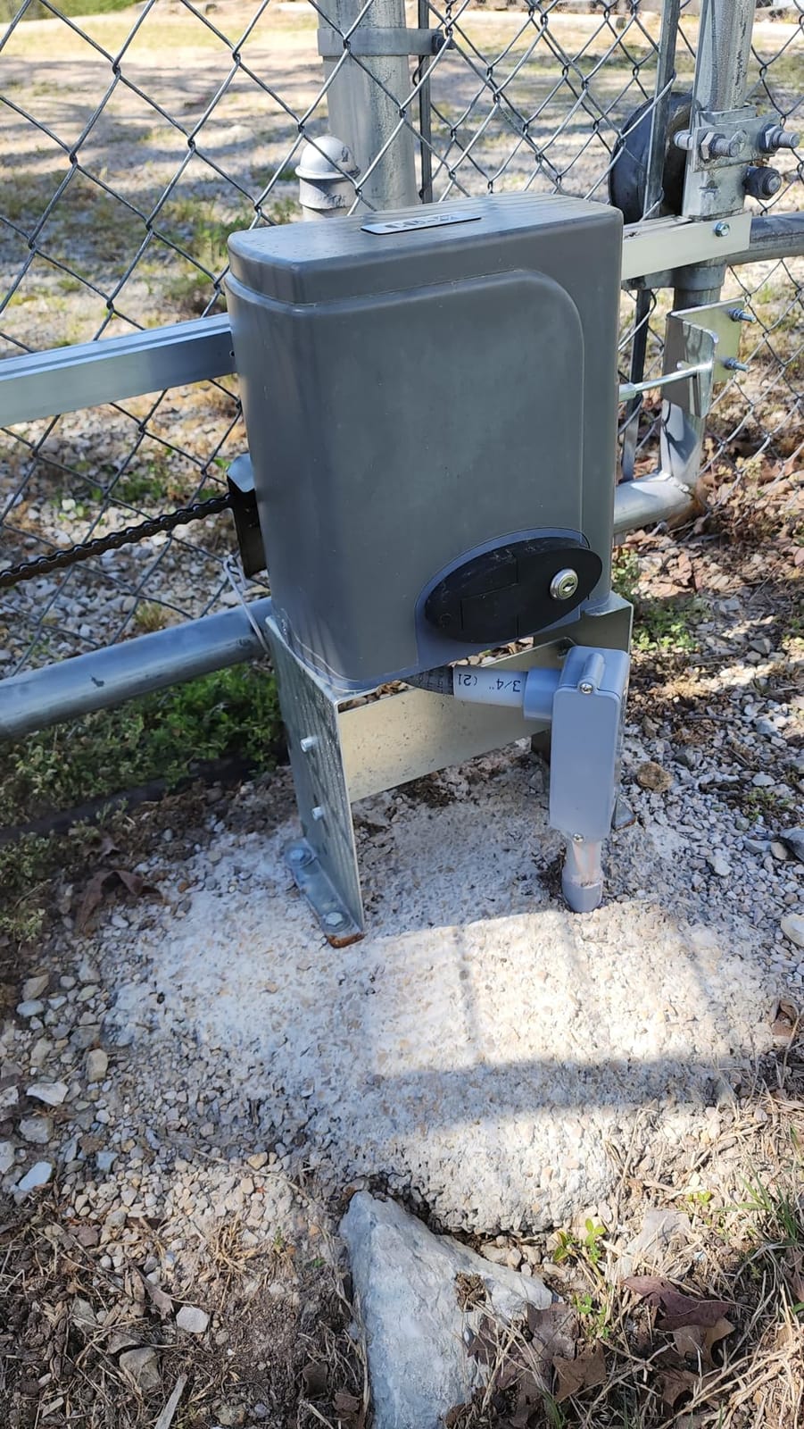 CO-Z Automatic Sliding Gate Opener 1400 lb 40 ft Gates 110V Chain Drive | Easy Installation, Includes Hardware, 20 ft #41 Chain, 2 Remotes, Infrared Sensor Compatible customer photo 2