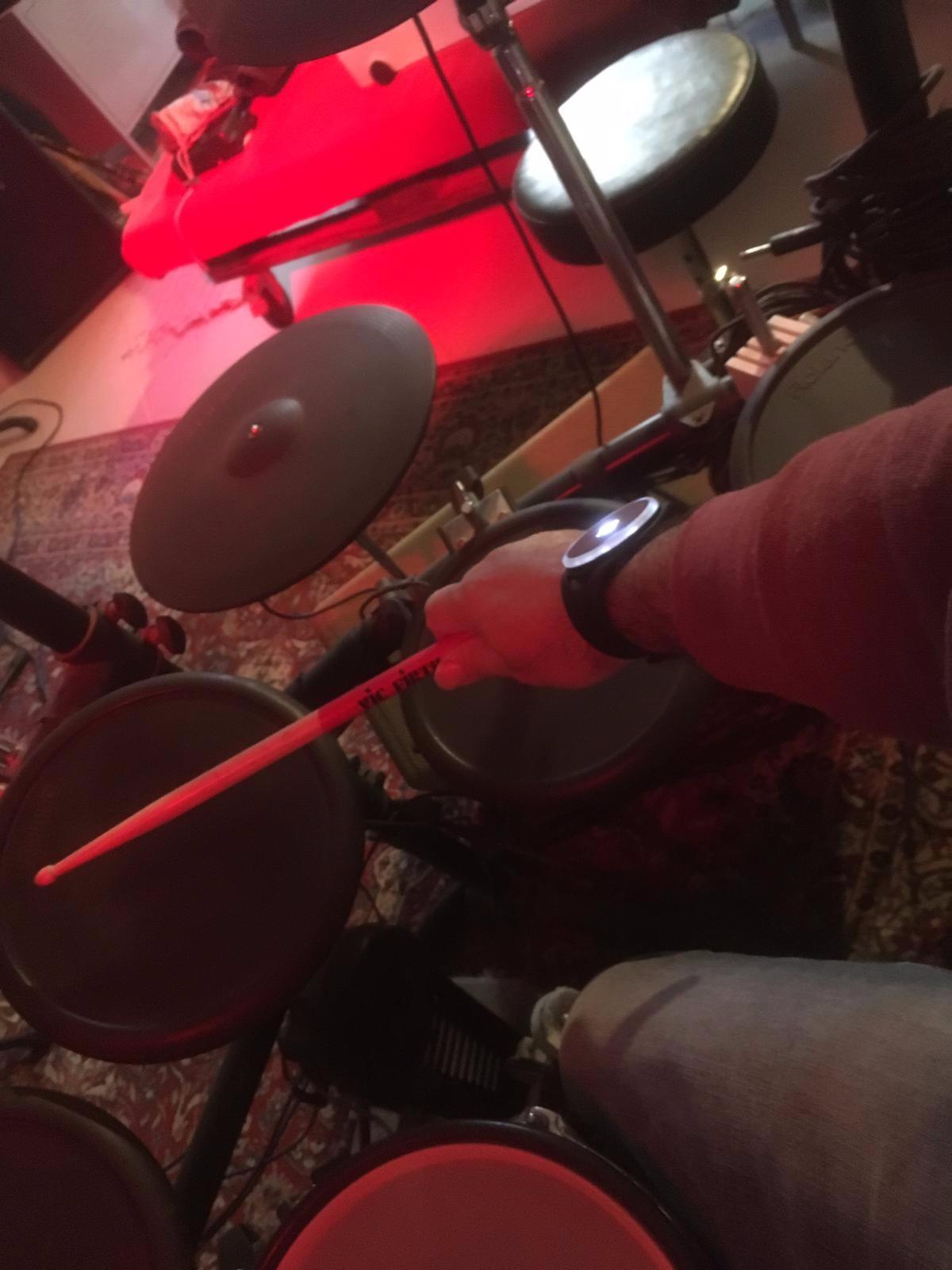 Soundbrenner Pulse, Vibrating Metronome for All Musicians and Instruments, Perfect for Drums, Guitar, Piano and More, Best in Show at NAMM customer photo 2