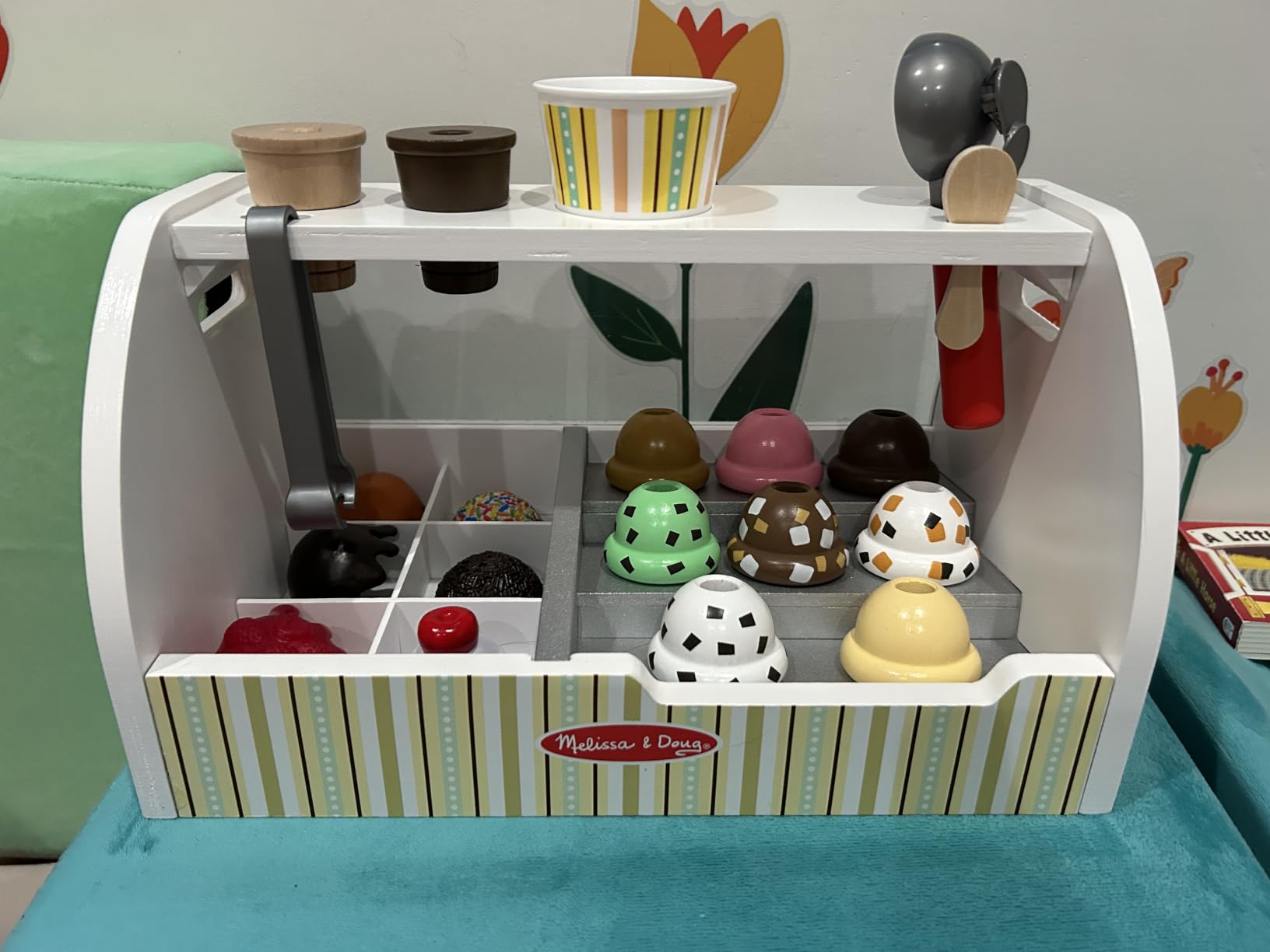 Melissa & Doug Wooden Scoop & Serve Ice Cream Counter, Pretend Play Store, 28 Toy Food & Play Kitchen Accessories, Preschool Toys for Girls & Boys 3+ customer photo 1