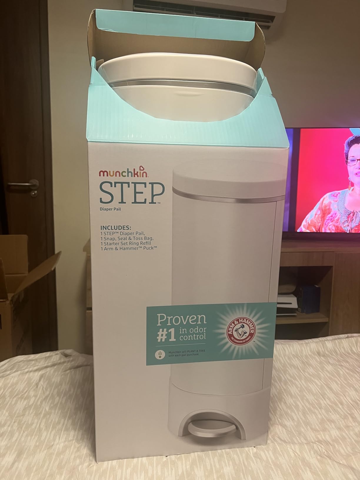 Munchkin STEP Diaper Pail Powered by Arm & Hammer, #1 in Odor Control, Award-Winning, Includes 1 Snap, Seal & Toss Bag, 1 Starter Refill Ring, and 1 PUCK Baking Soda Cartridge customer photo 2